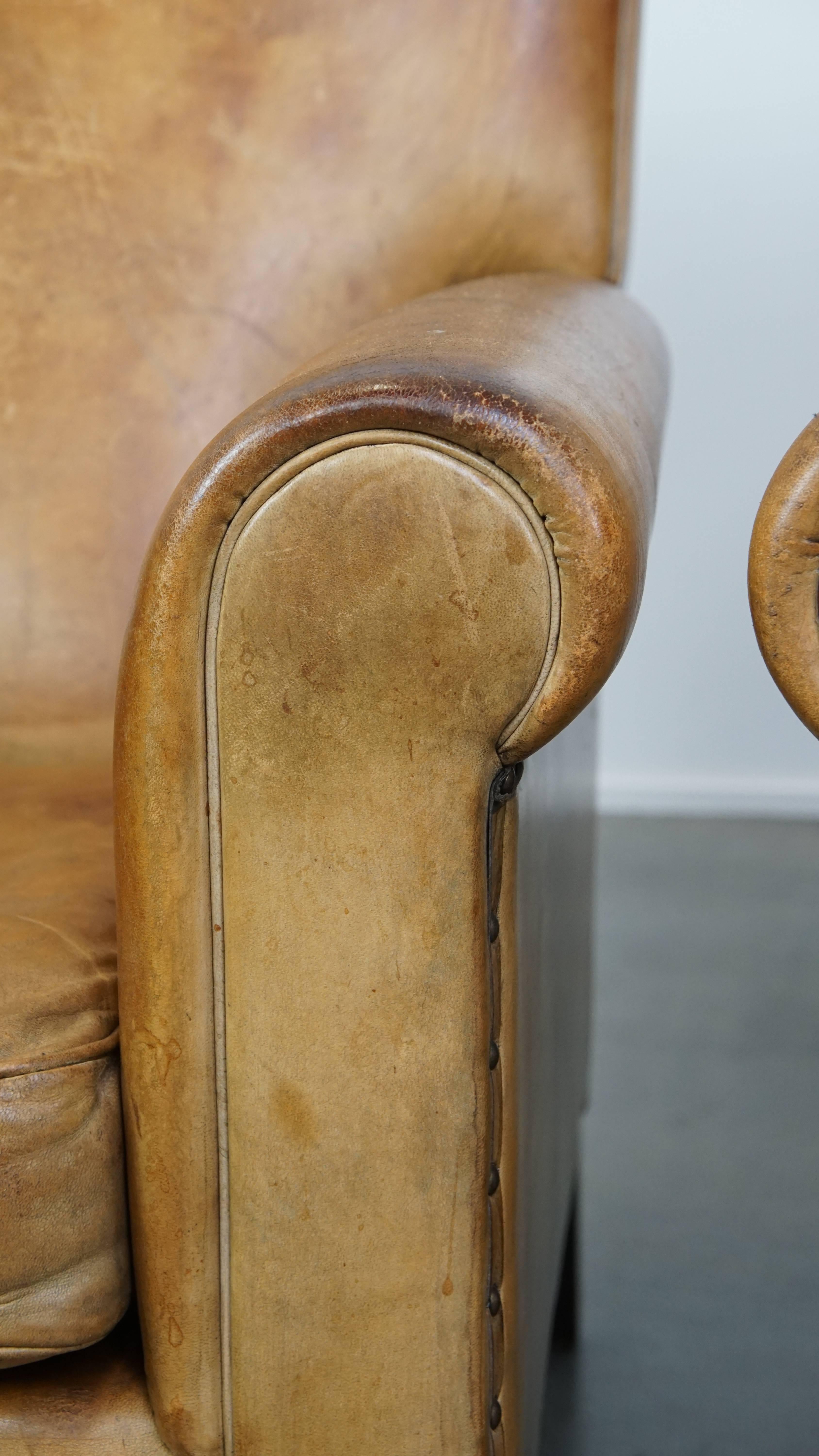 Ensemble de 2 grands fauteuils vintage confortables en cuir de mouton en vente 3