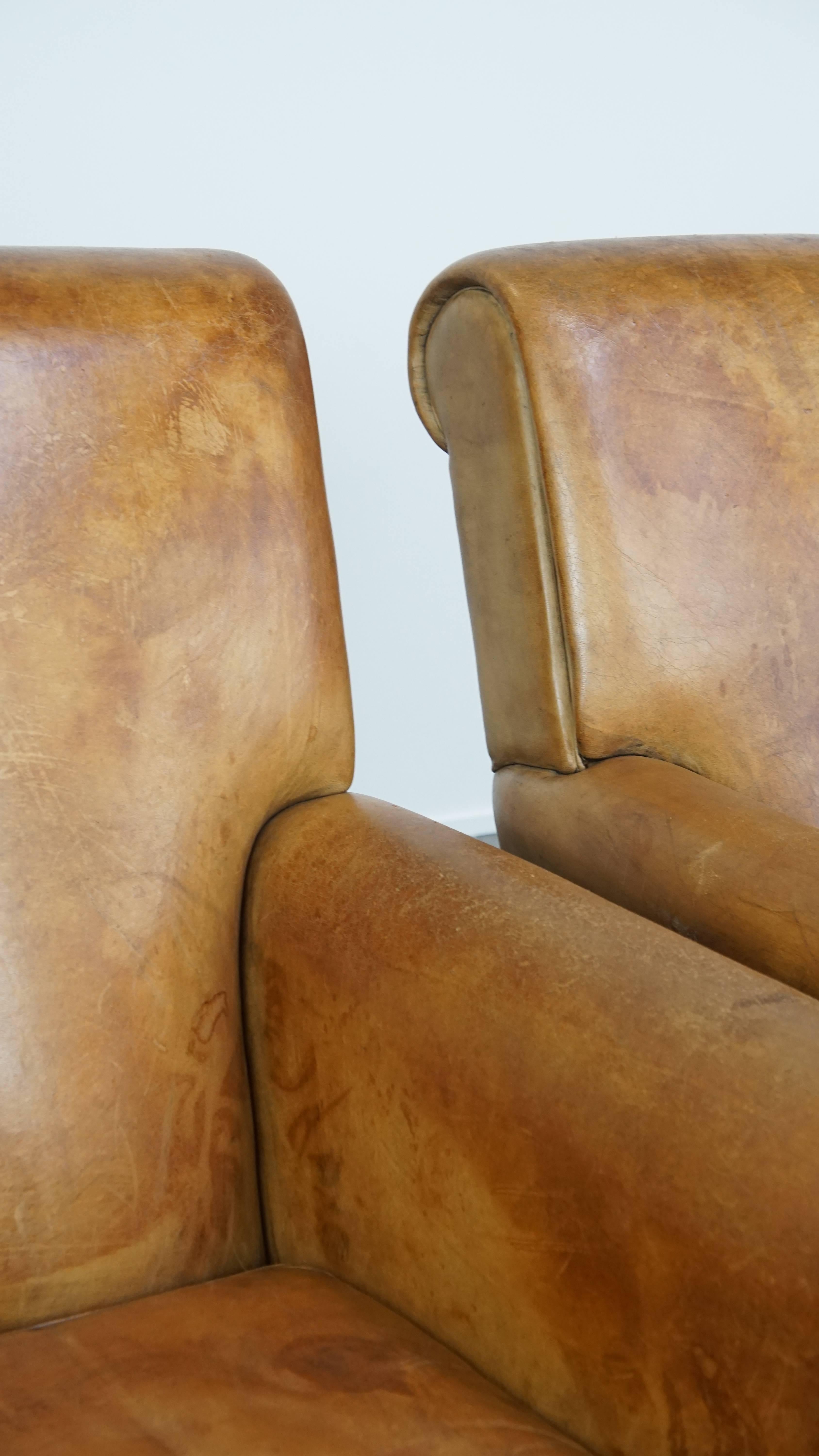 Ensemble de 2 grands fauteuils vintage confortables en cuir de mouton en vente 5
