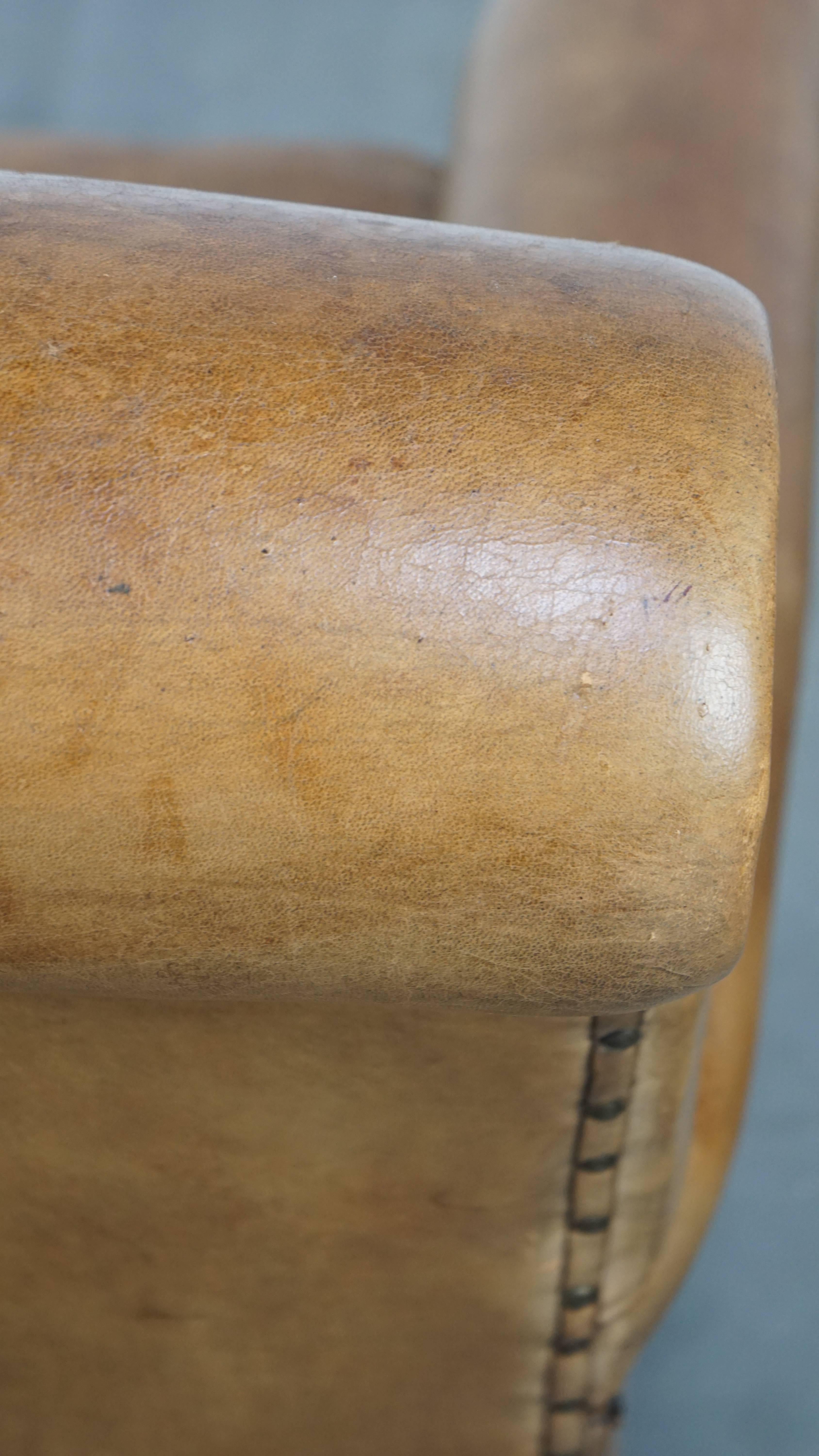 Ensemble de 2 grands fauteuils vintage confortables en cuir de mouton en vente 7