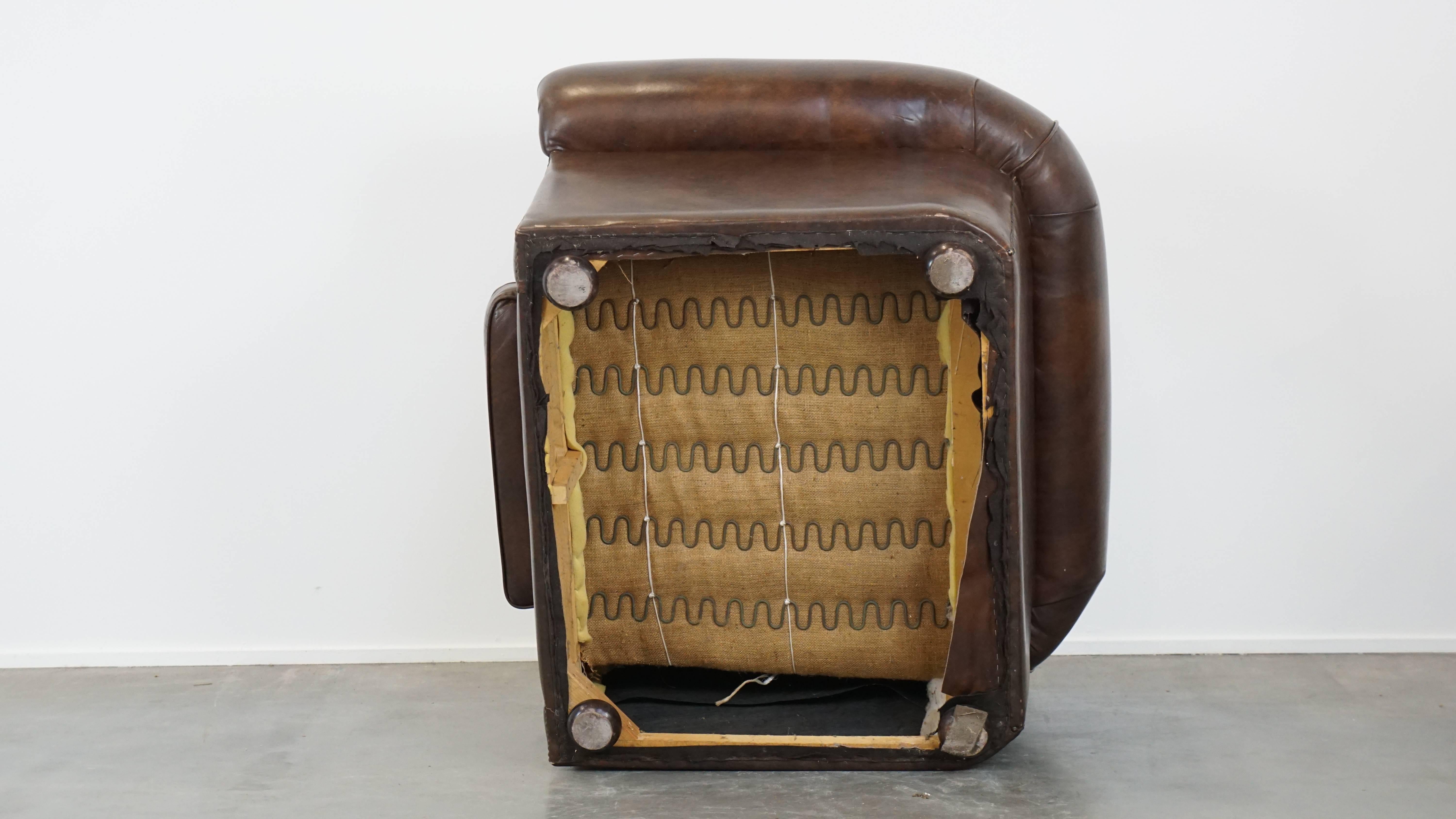 Ensemble de 2 grands fauteuils Chesterfield en cuir de vache foncé en vente 9