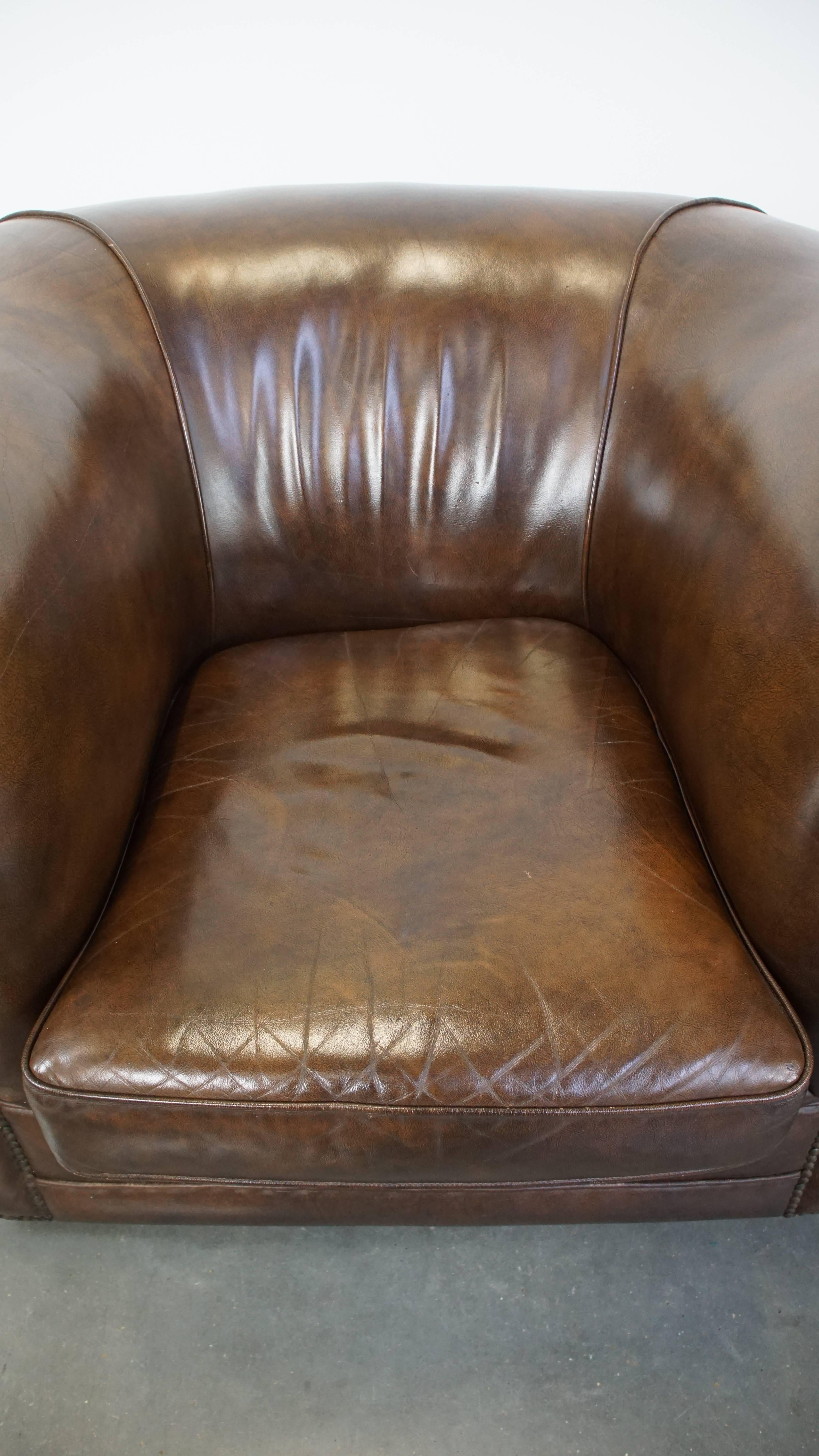 Ensemble de 2 grands fauteuils Chesterfield en cuir de vache foncé Bon état - En vente à Harderwijk, NL