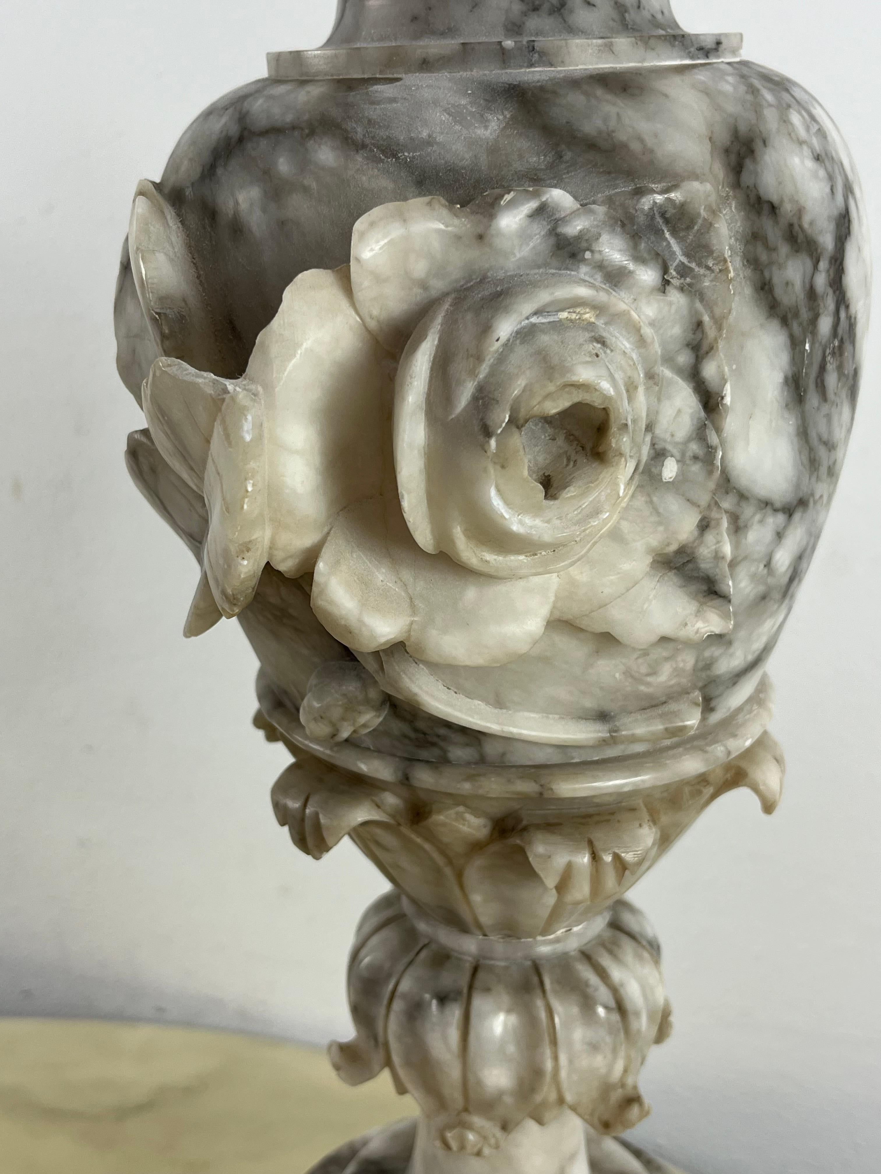 Milieu du XXe siècle Ensemble de 2 grands vases italiens en albâtre du milieu des années 1930 en vente
