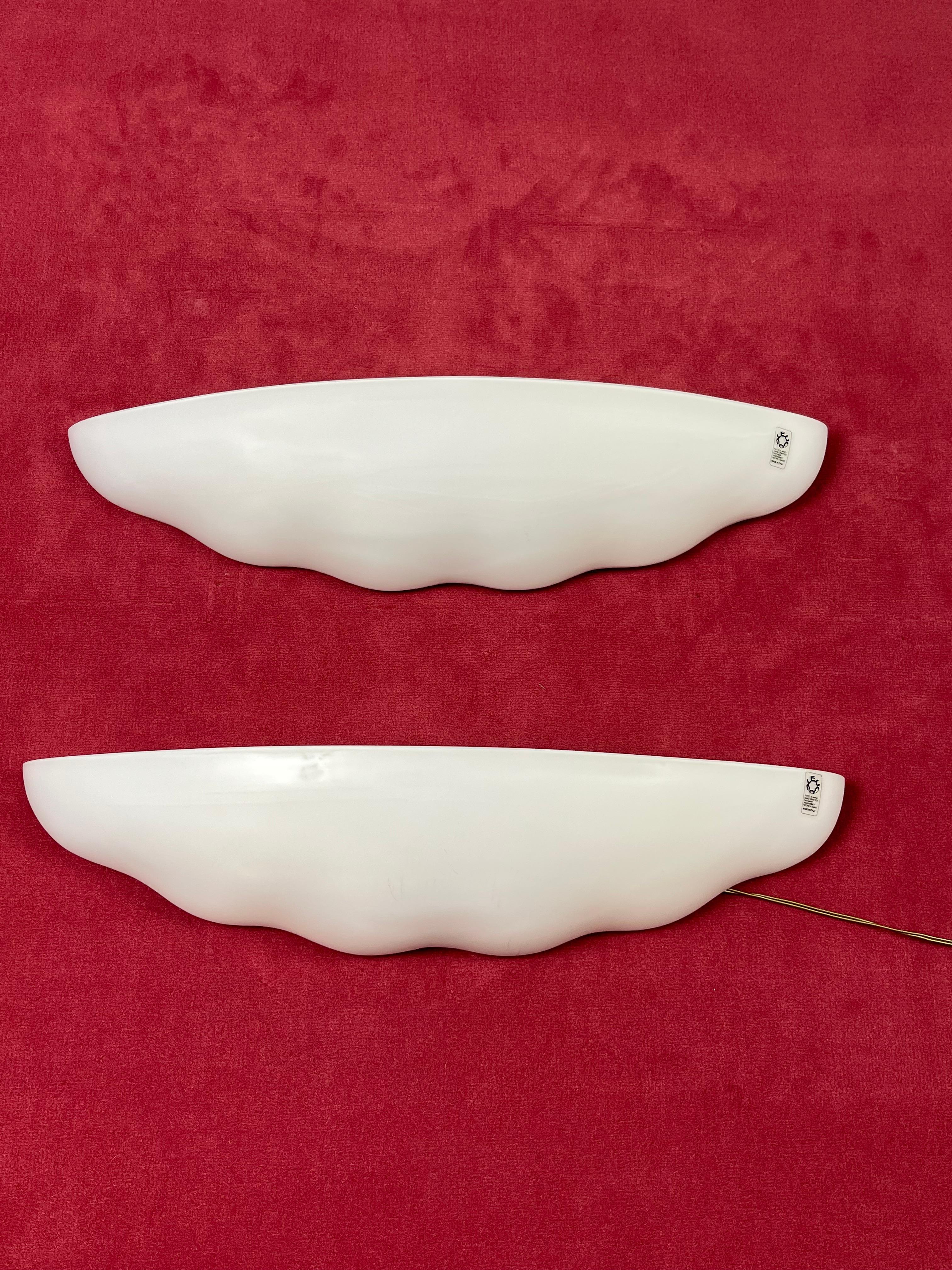 Set di 2 grandi lampade da parete Leucos in vetro soffiato opalino di Murano, anni '80 in vendita 2