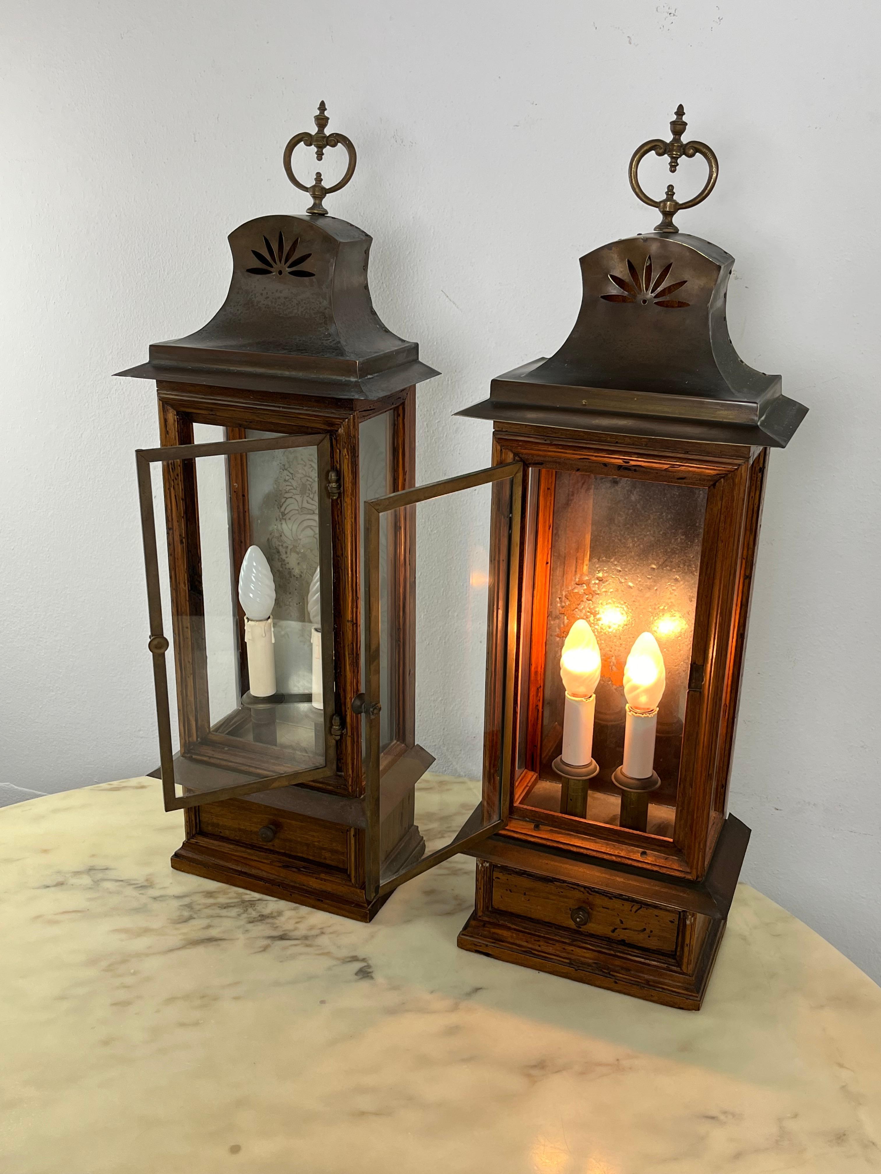 Juego de 2 grandes lámparas de pared italianas de mediados de siglo de 1960 en Bueno estado para la venta en Palermo, IT