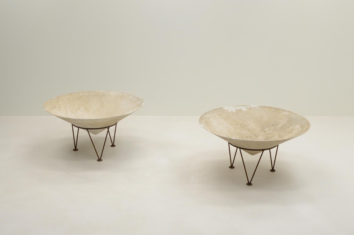 Swiss Set of 2 large planters by Willy Guhl for Eternit AG, 1960s Switzerland.