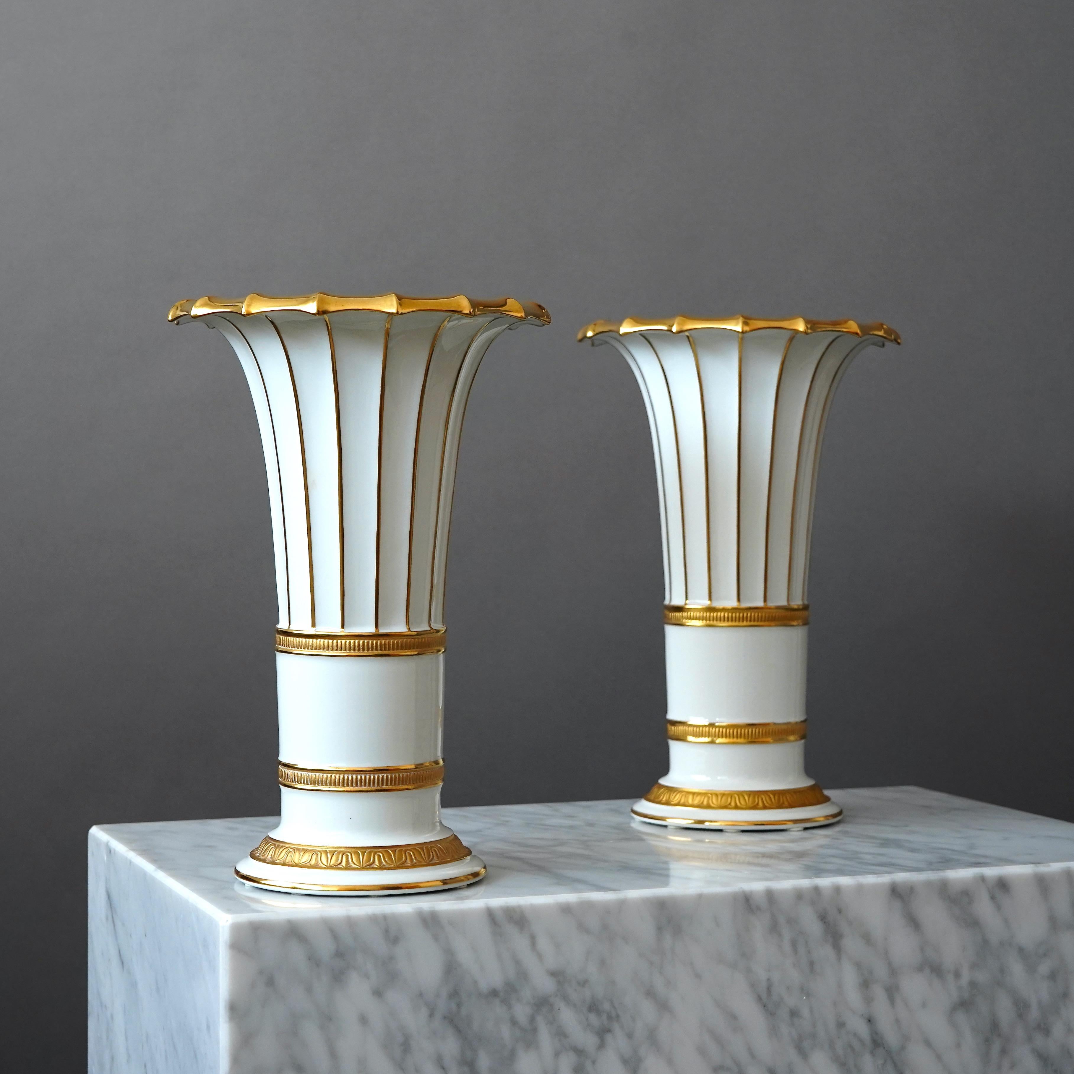 Set of 2 Large Royal Copenhagen Vases. Gustav Friedrich Hetsch, Denmark, 1957. In Good Condition For Sale In Malmö, SE