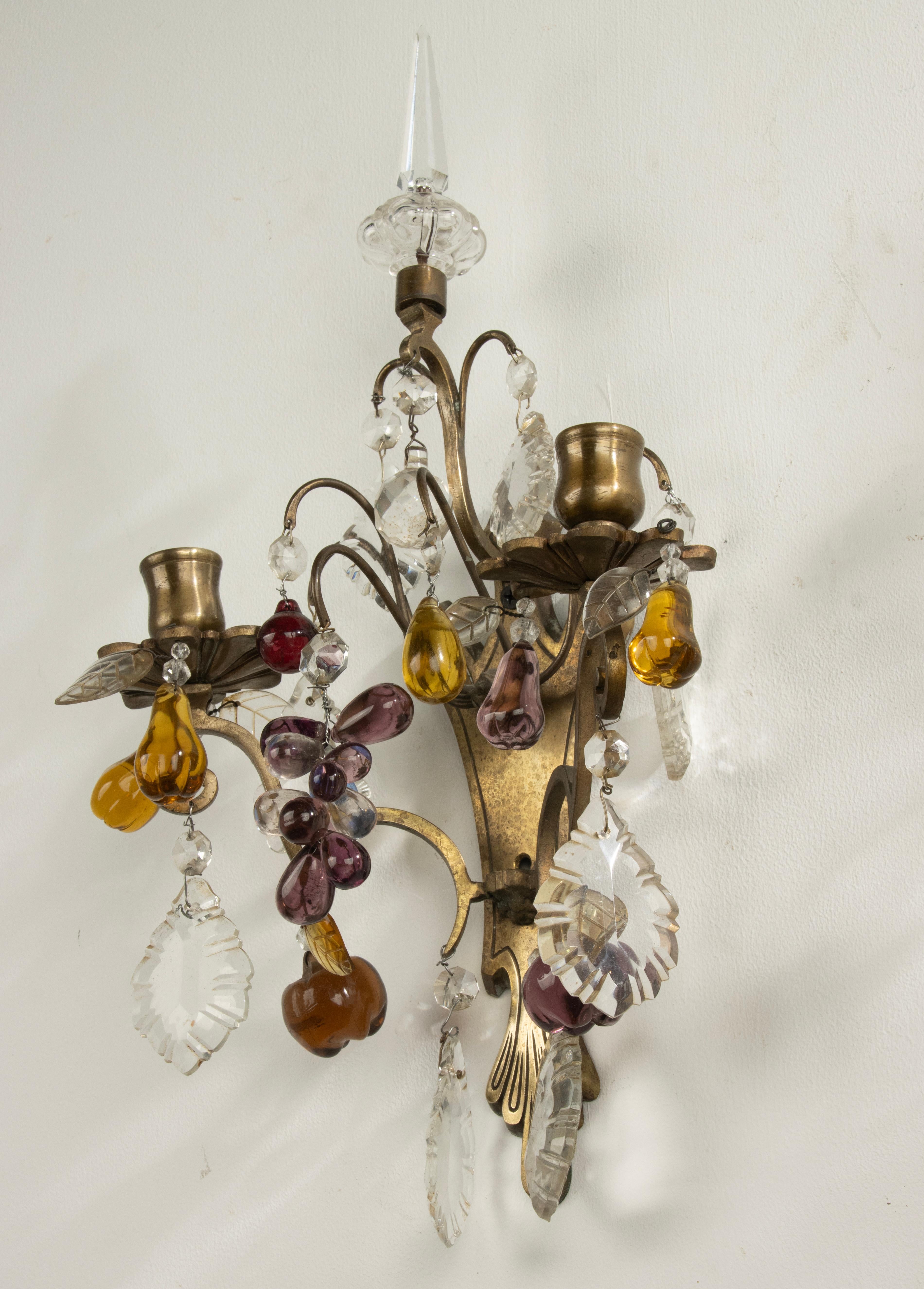 Juego de 2 Velas de Pared de Finales del Siglo XIX - Latón con Gotas de Fruta de Cristal en venta 11