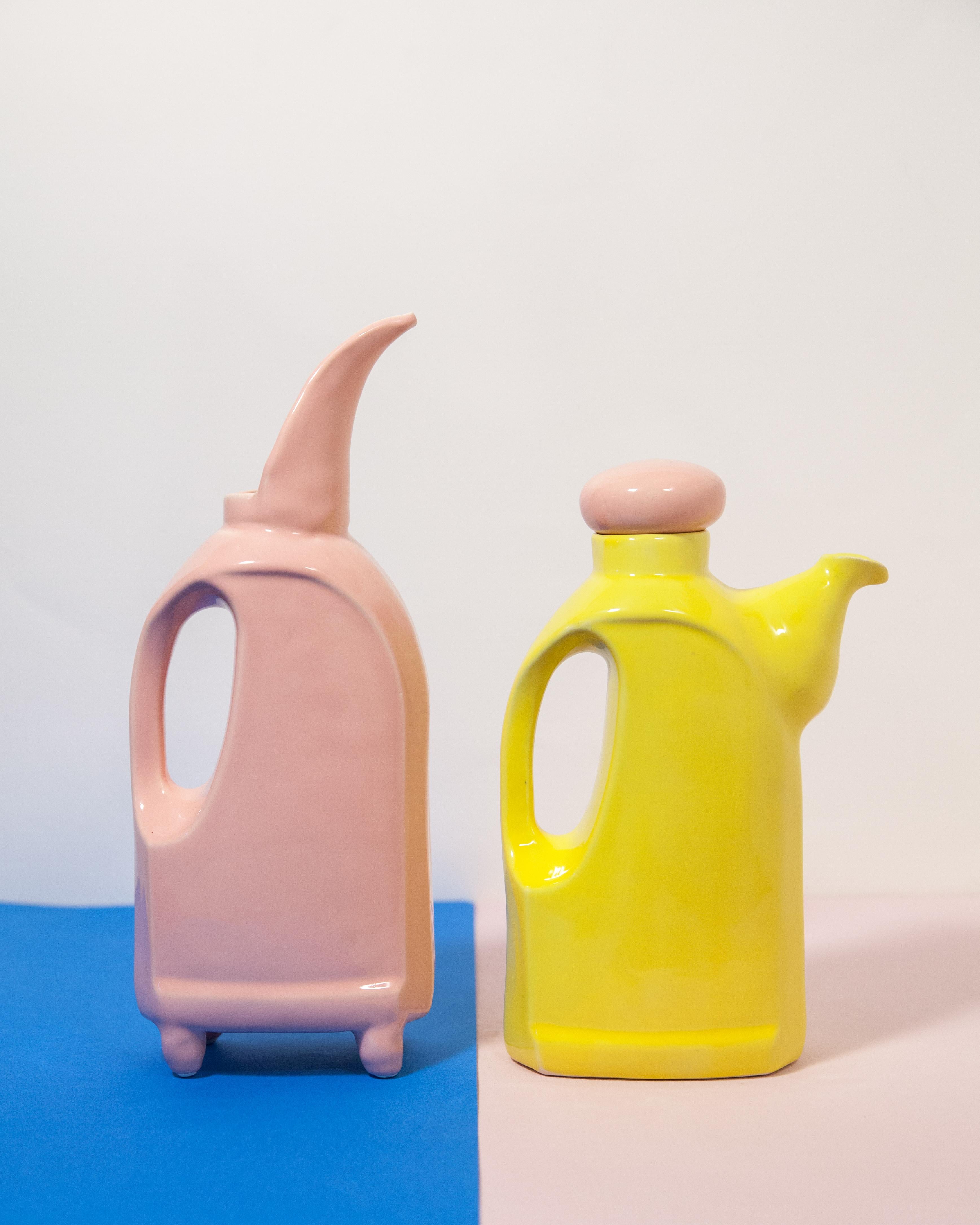 Set of 2 laundry tea-pot and carafe by Lola Mayeras
Dimensions: D13 x W7.5 x H30 cm// D17 x W7.5 x H25.5 cm
Materials: Earthenware.
Other colours and combinations are available.

Carafe in white earthenware, glazed in different colors.
This piece is