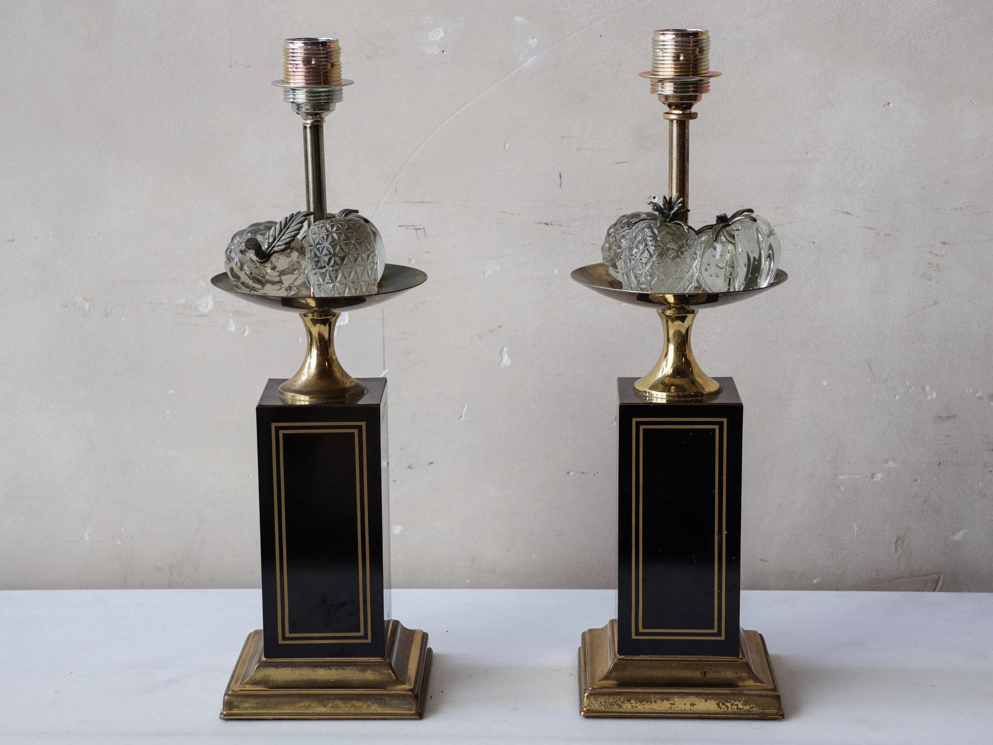 Hollywood Regency Ensemble de 2 lampes de table ou de bureau Le Dauphin Fruit en vente
