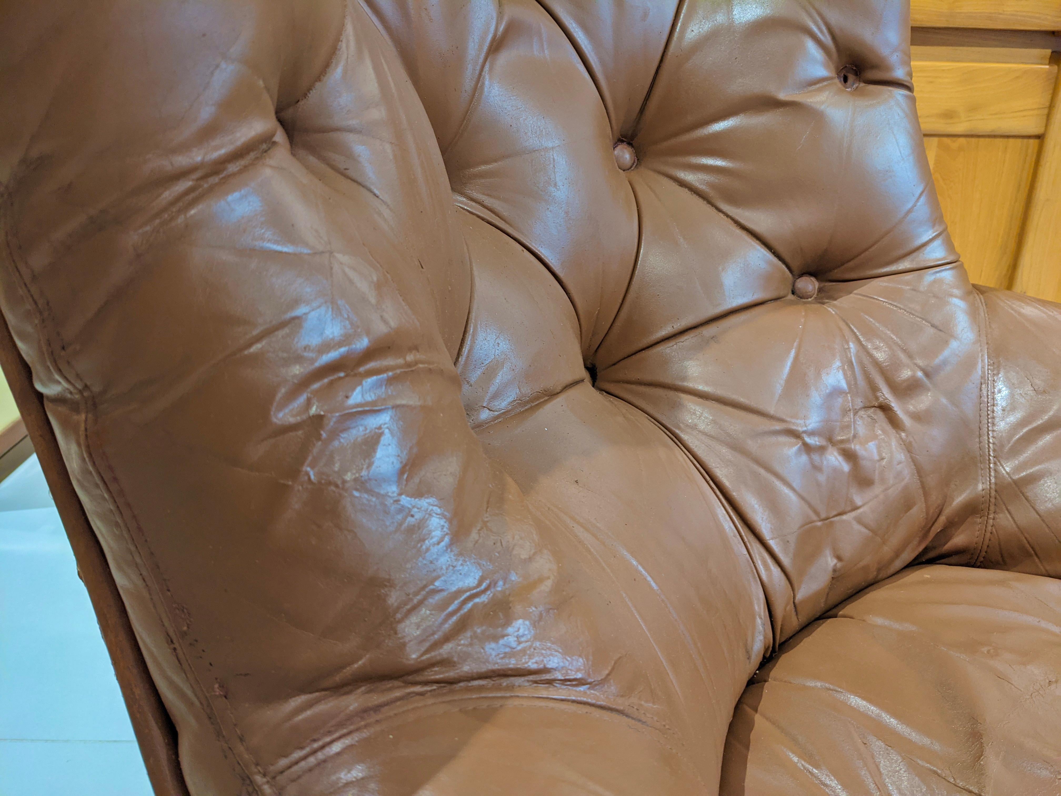 Ensemble de 2 fauteuils en cuir de Michel Cadestin 2