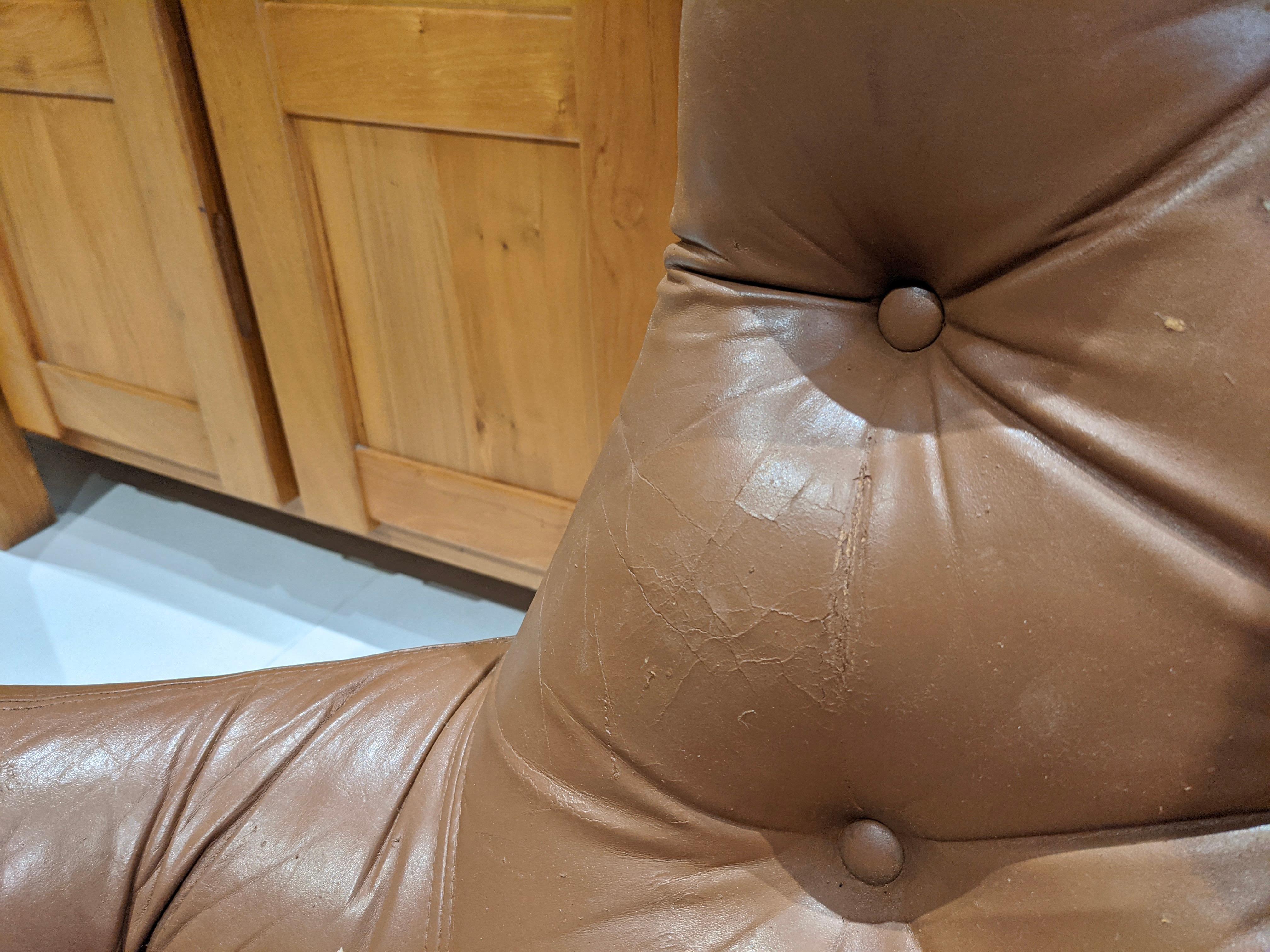Ensemble de 2 fauteuils en cuir de Michel Cadestin 3