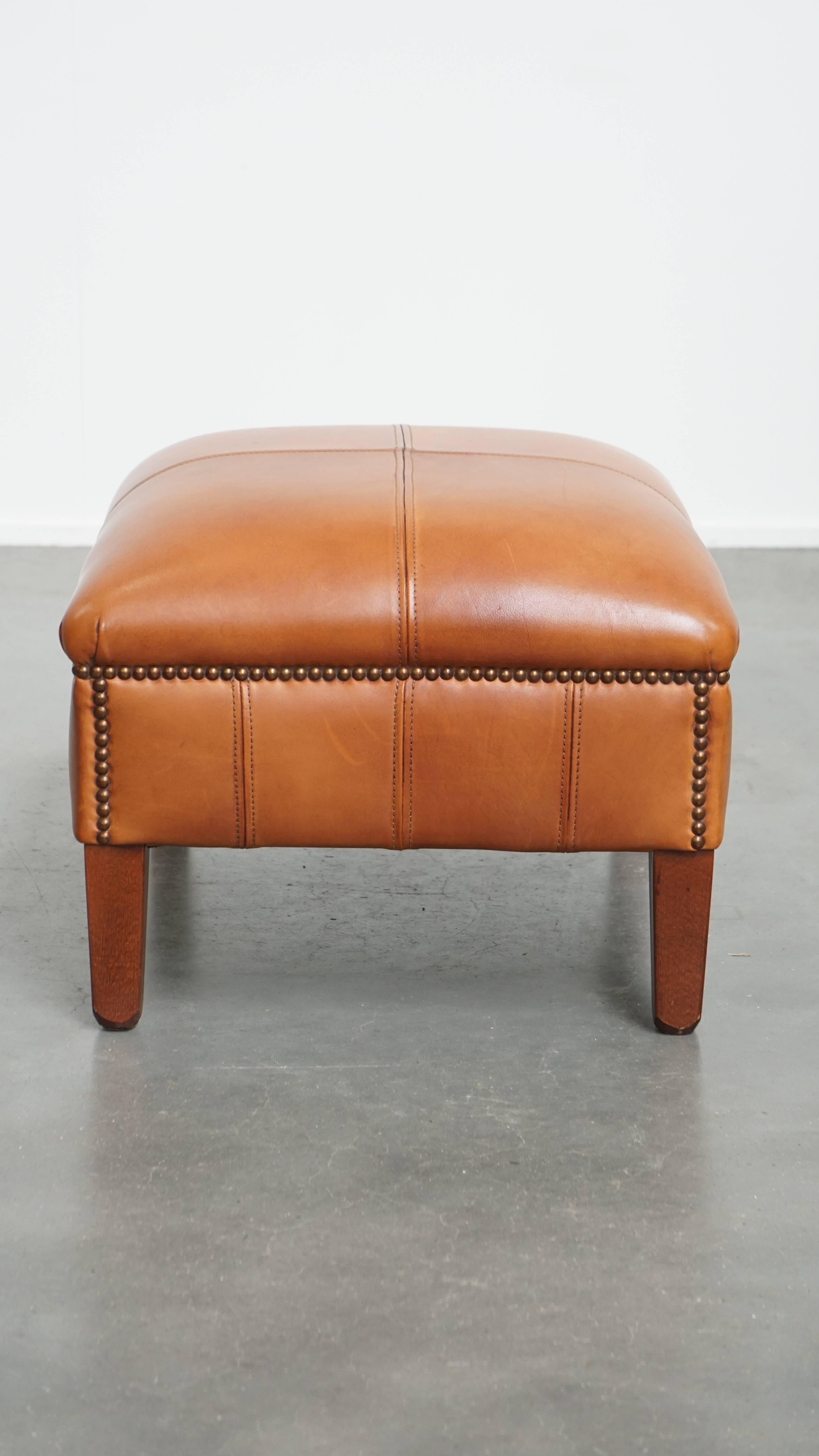 Set di 2 poltrone in pelle + pouf color cognac in vendita 13