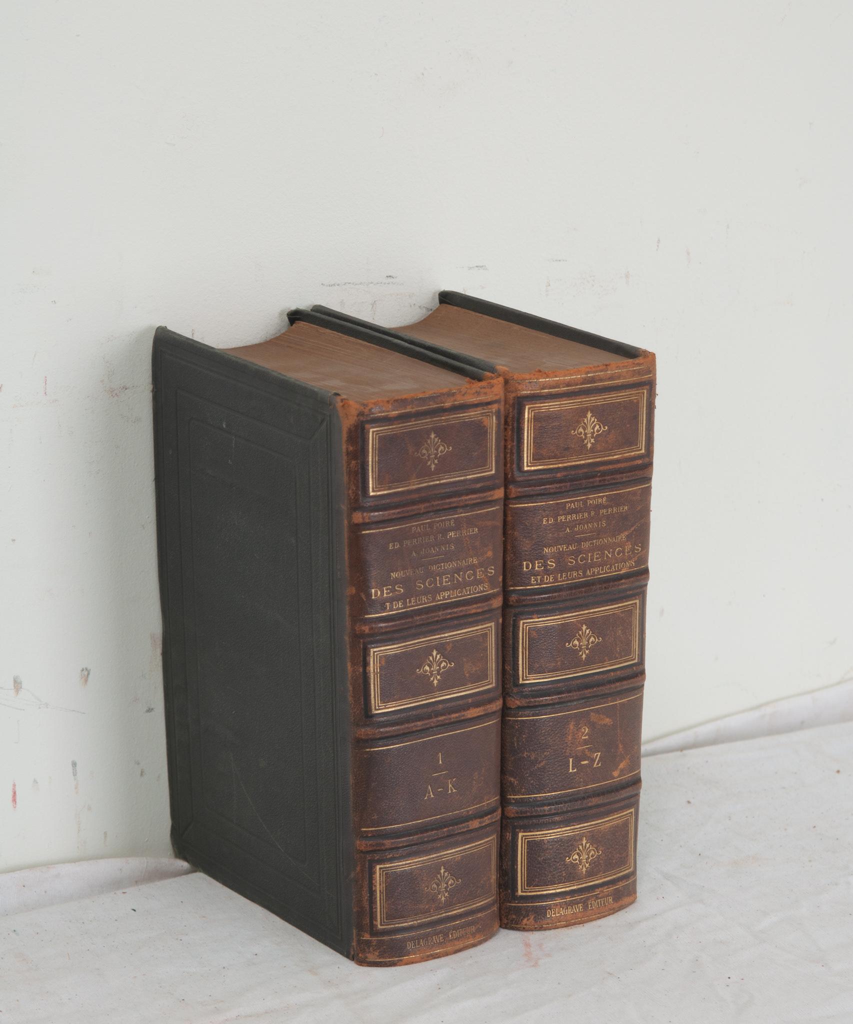 Set of 2 Leather Bound French Scientific Dictionaries In Good Condition For Sale In Baton Rouge, LA