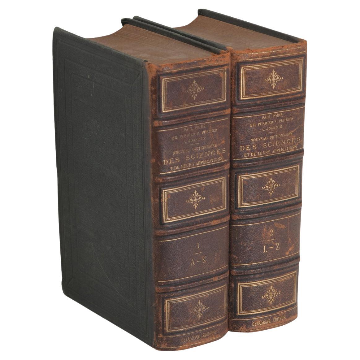 Set von 2 in Leder gefassten französischen wissenschaftlichen Dictionaries im Angebot