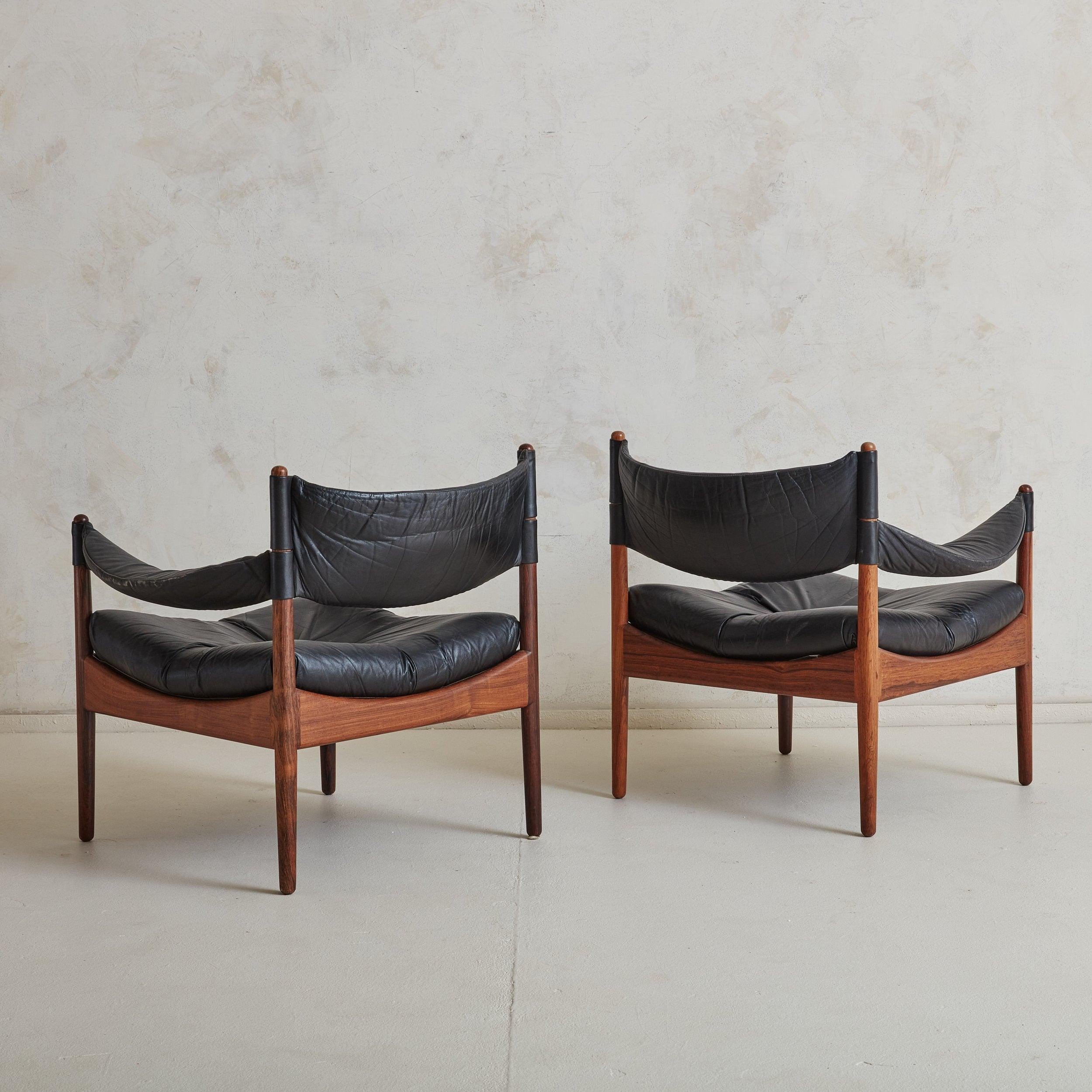 2 lederne stühle mit tisch by Kristian Vedel für Willadsen Møbelfabrik (Skandinavische Moderne) im Angebot