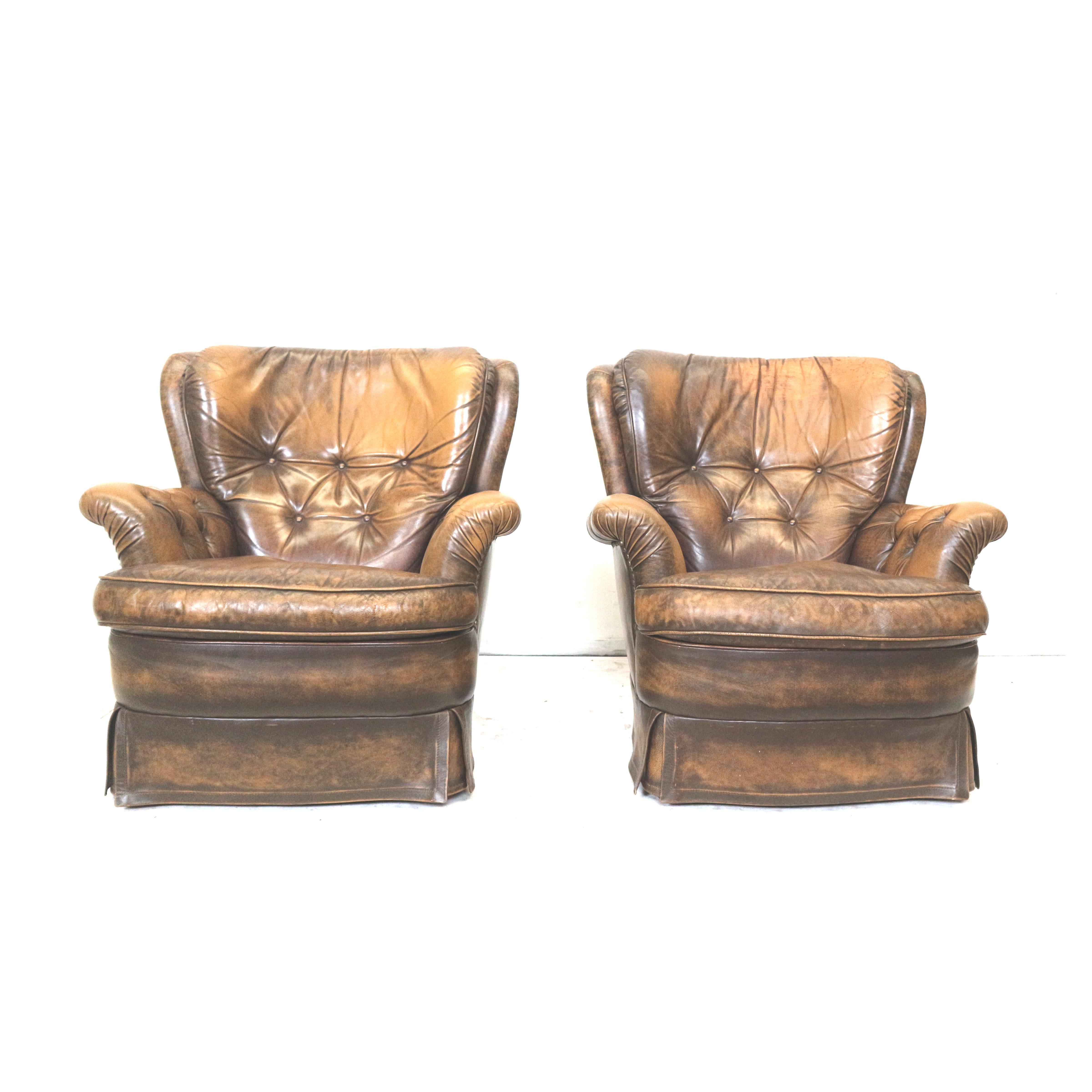 Cuir Ensemble de 2 fauteuils Chesterfield en cuir des années 1970 en vente