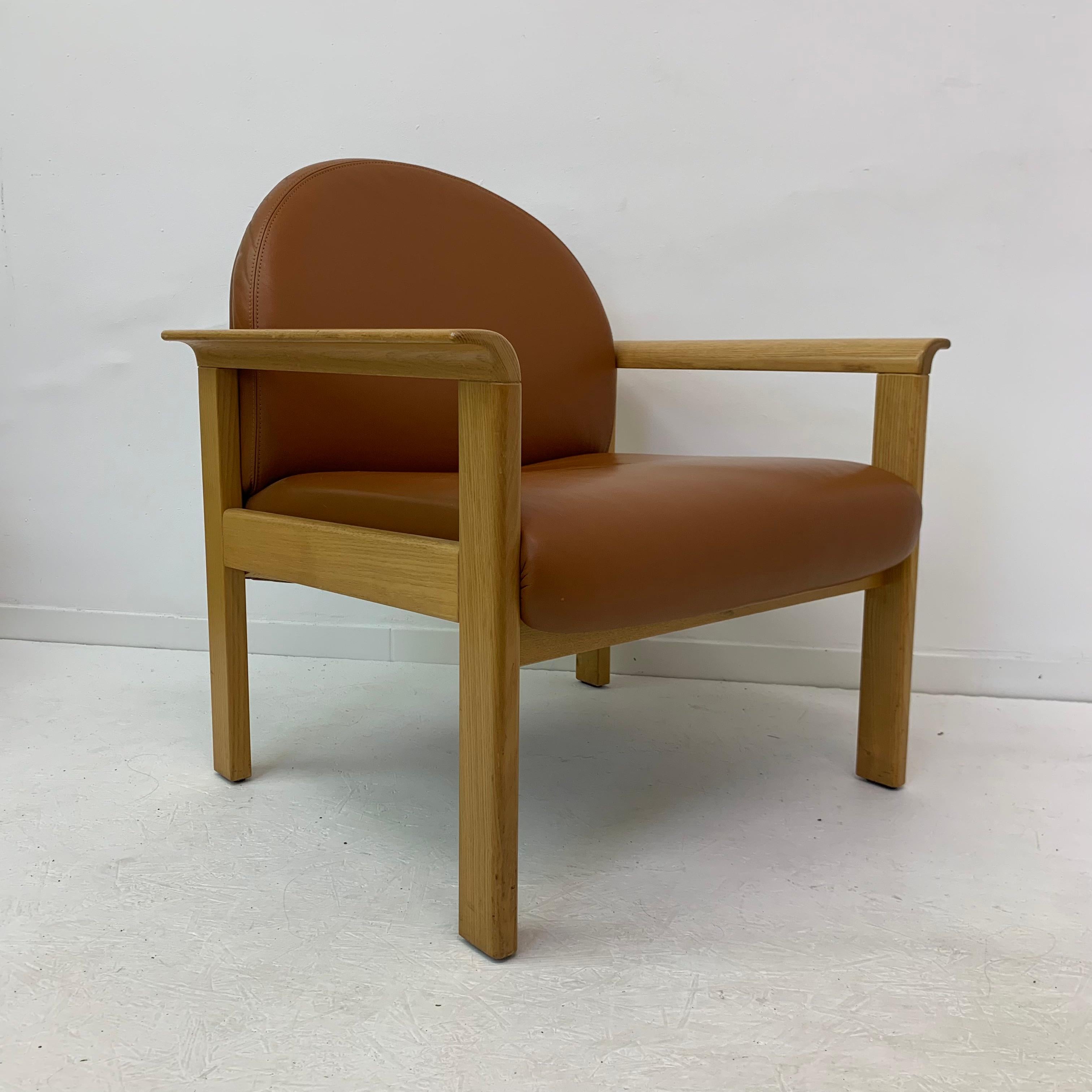 Ensemble de 2 fauteuils de salon en cuir, années 1970 en vente 13