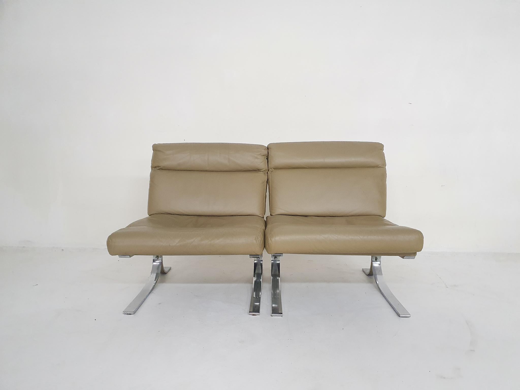 Swiss Set of 2 leather Lounge Chairs Attributed to Paul Tuttle for Strässle, 1970s For Sale