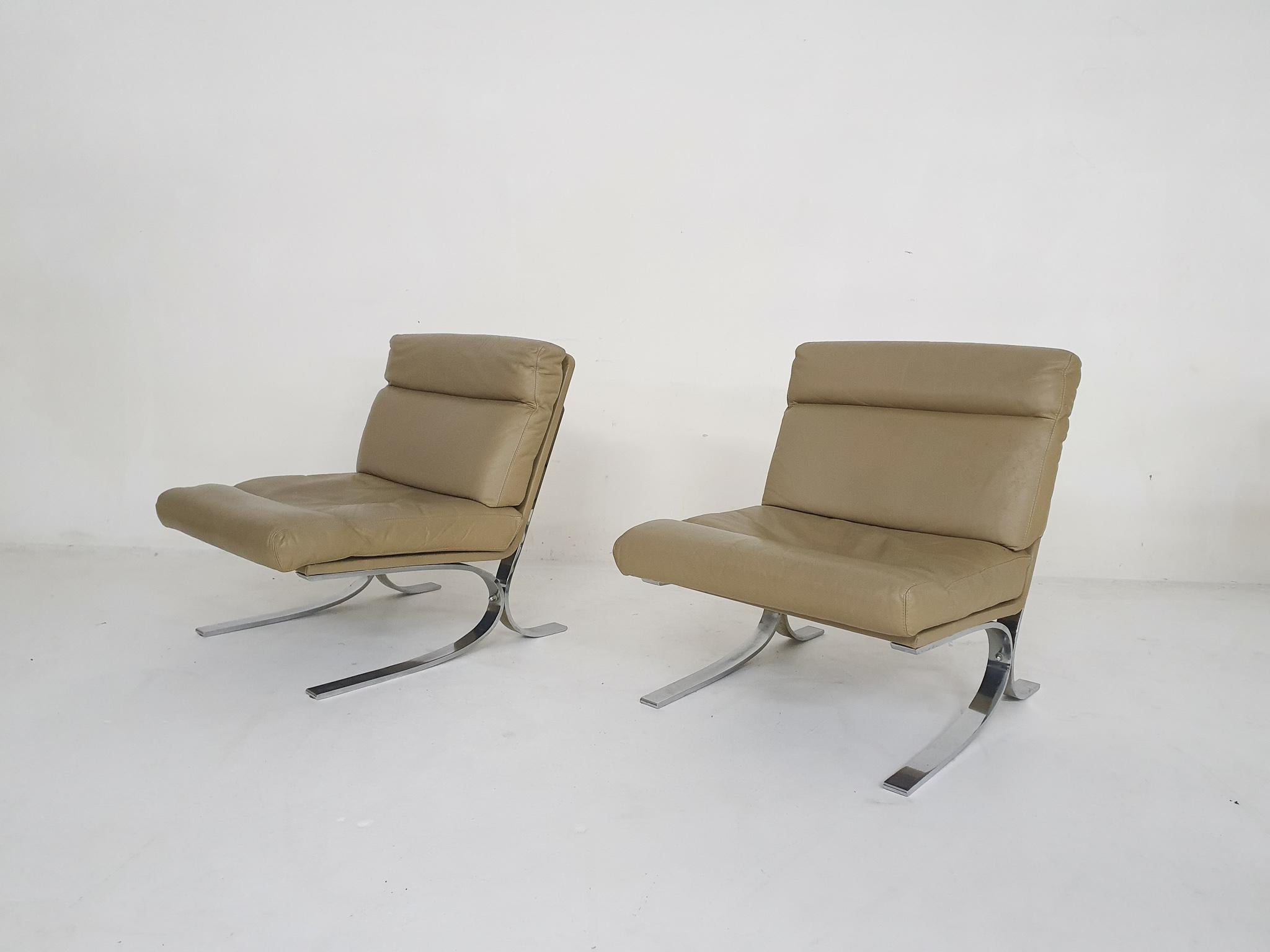 Set of 2 leather Lounge Chairs Attributed to Paul Tuttle for Strässle, 1970s In Good Condition For Sale In Amsterdam, NL