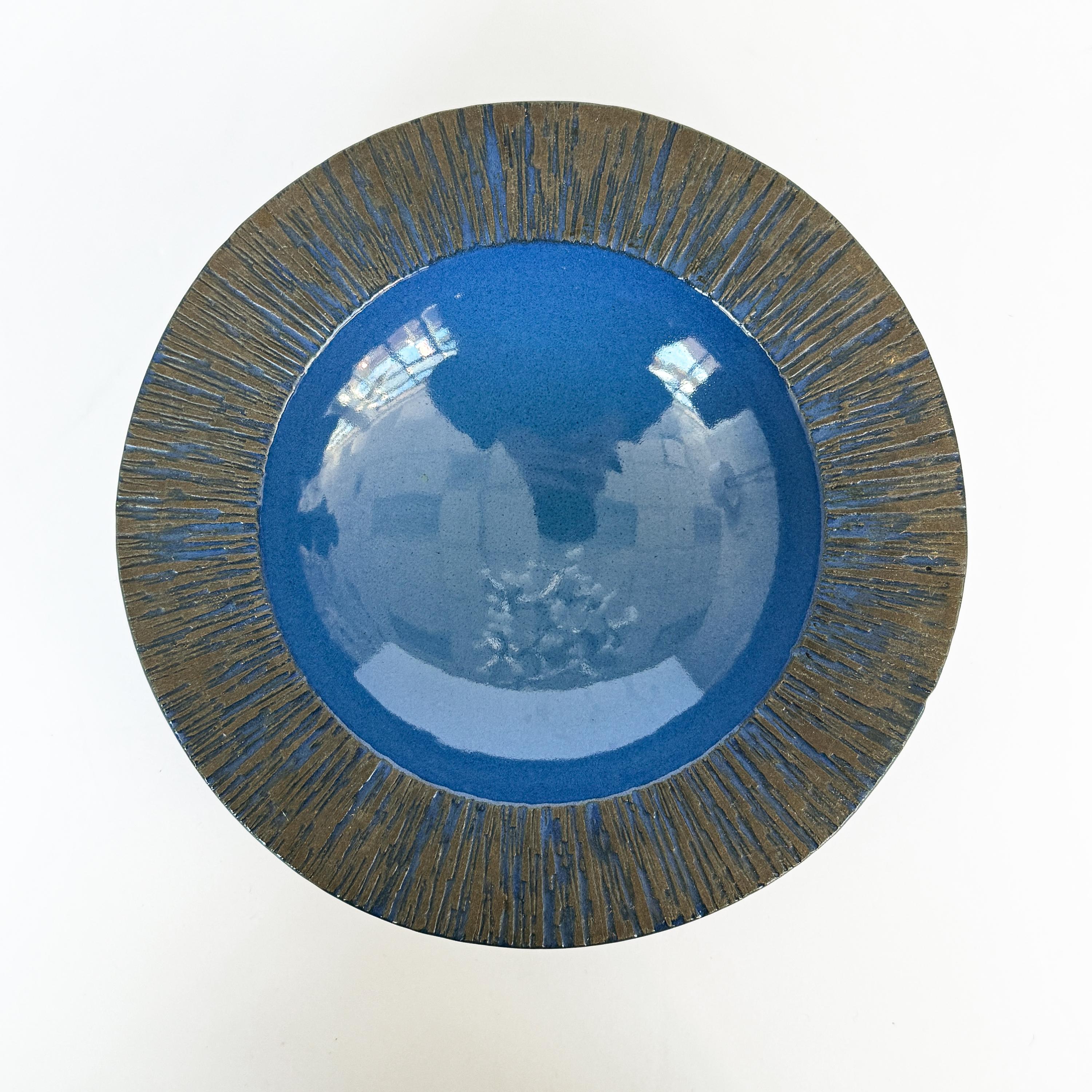 Set von 2 Lee Rosen Cerulean Blaue niedrigen Schalen aus Keramik für Design Technics (Glasiert) im Angebot
