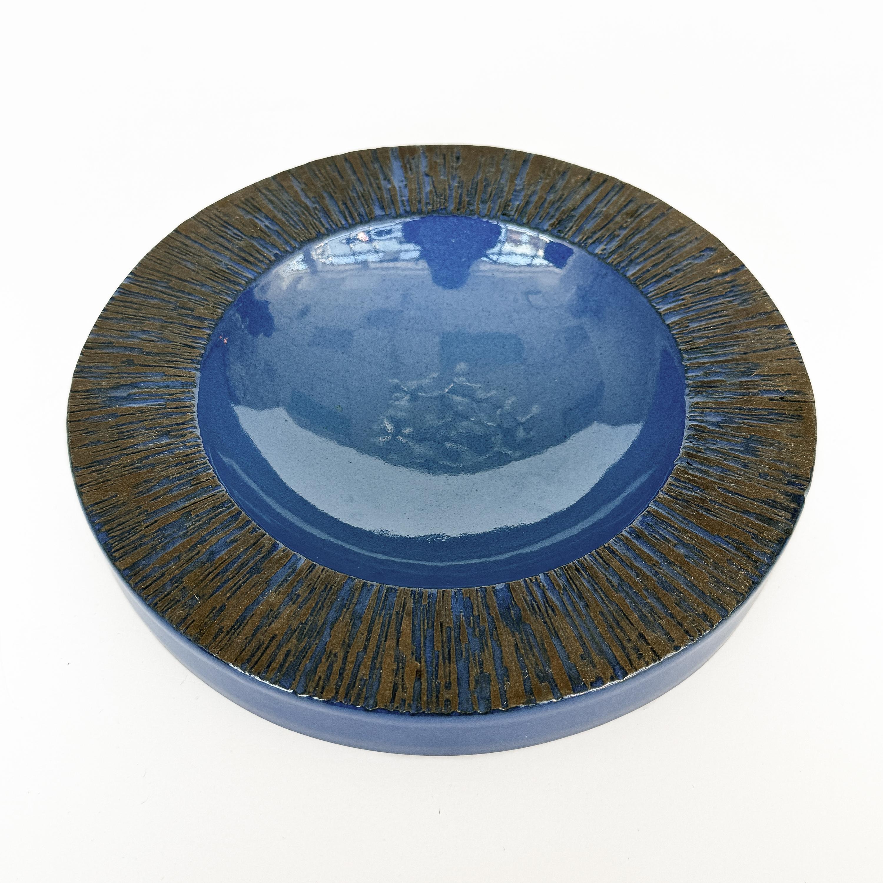 Set von 2 Lee Rosen Cerulean Blaue niedrigen Schalen aus Keramik für Design Technics im Zustand „Gut“ im Angebot in Chicago, IL