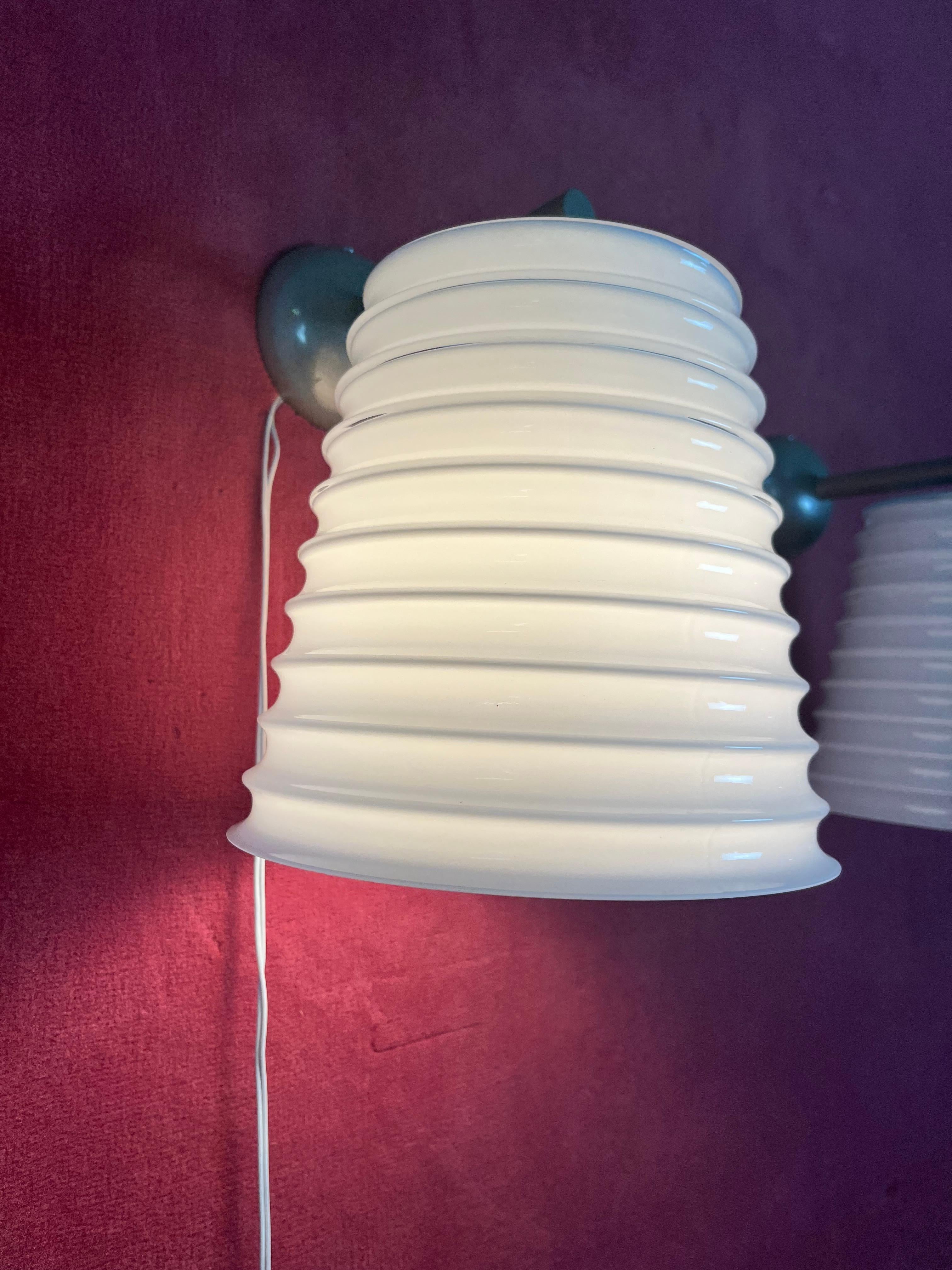 2er-Set Leucos Wandlampen aus milchig-weißem Murano-Glas, 1980er Jahre im Zustand „Gut“ im Angebot in Palermo, IT