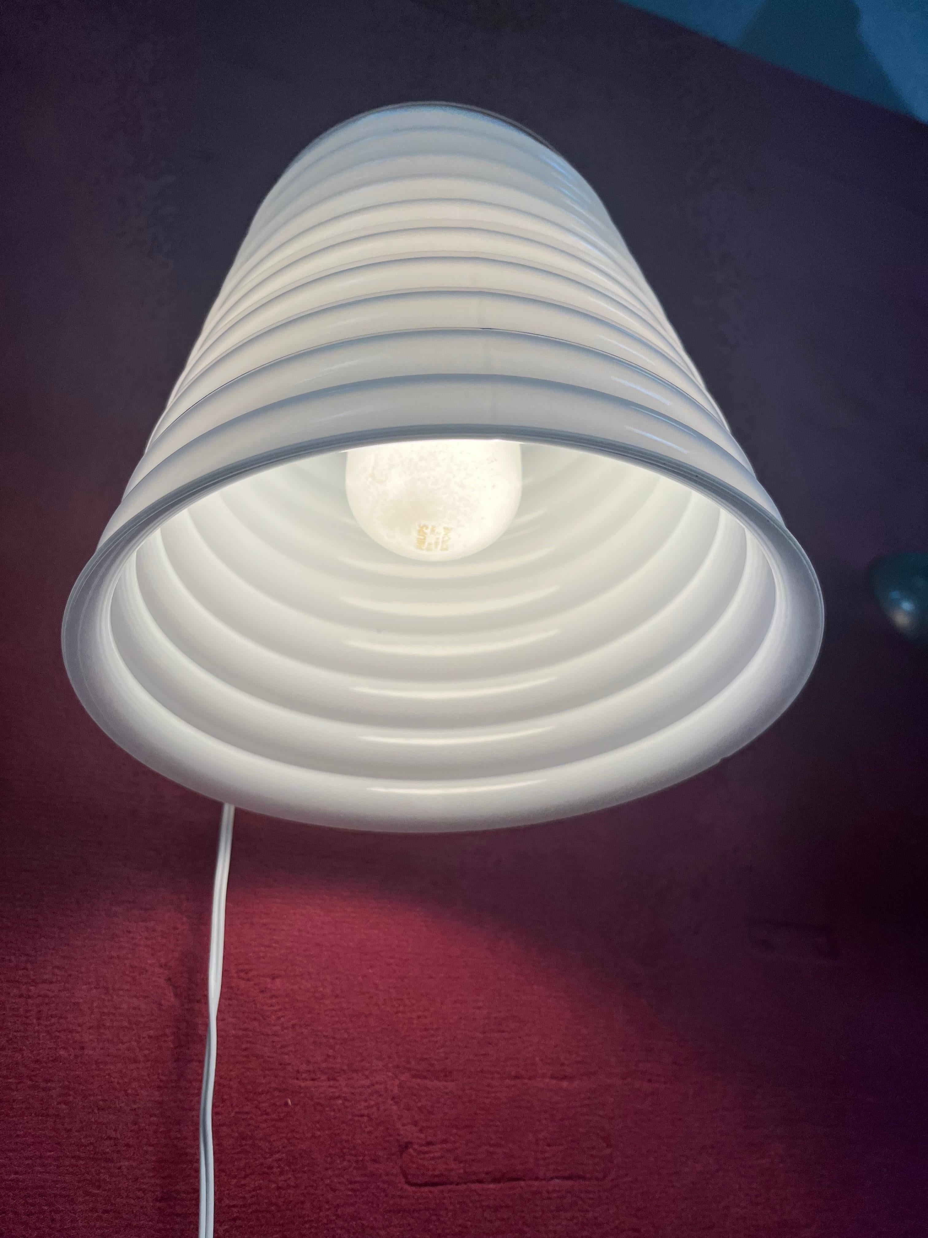 2er-Set Leucos Wandlampen aus milchig-weißem Murano-Glas, 1980er Jahre (Ende des 20. Jahrhunderts) im Angebot