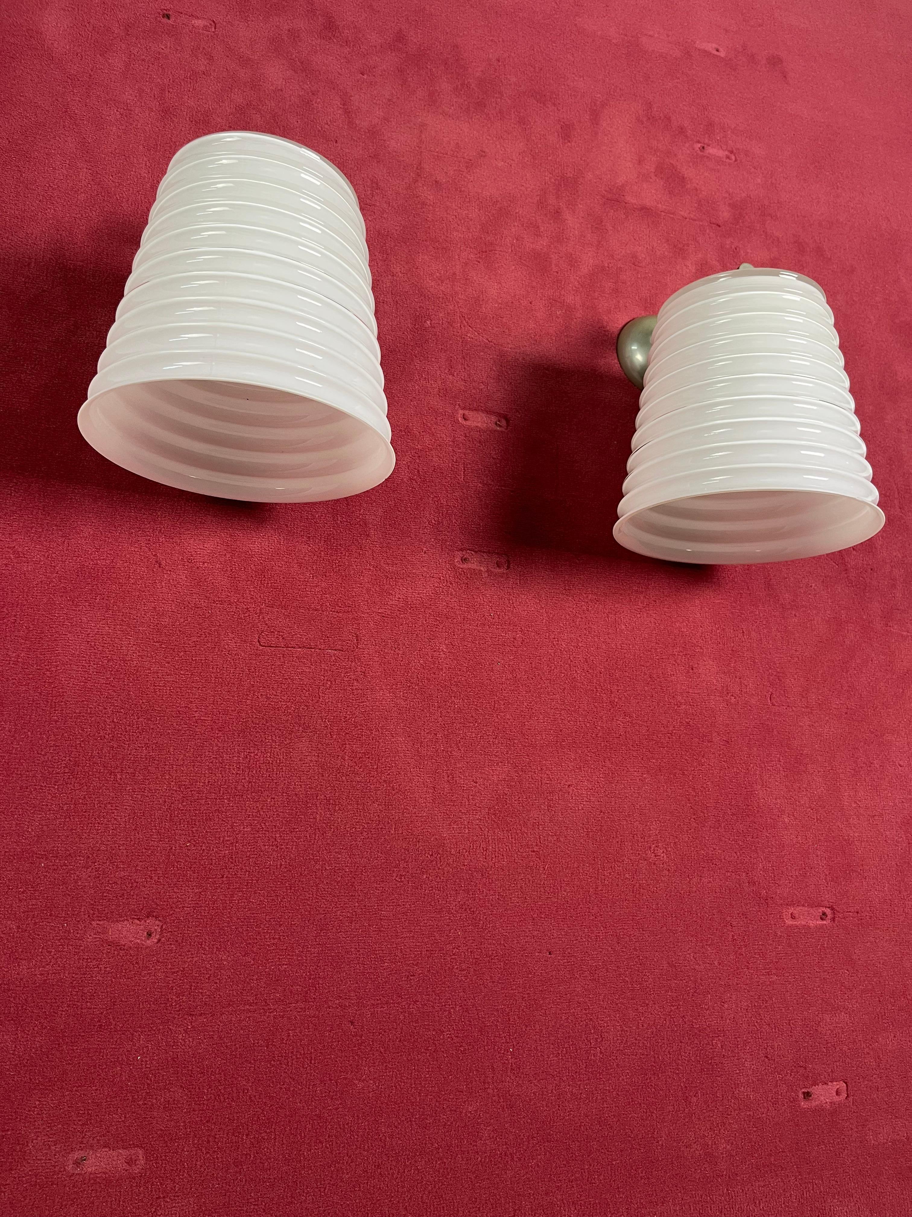 2er-Set Leucos Wandlampen aus milchig-weißem Murano-Glas, 1980er Jahre (Metall) im Angebot