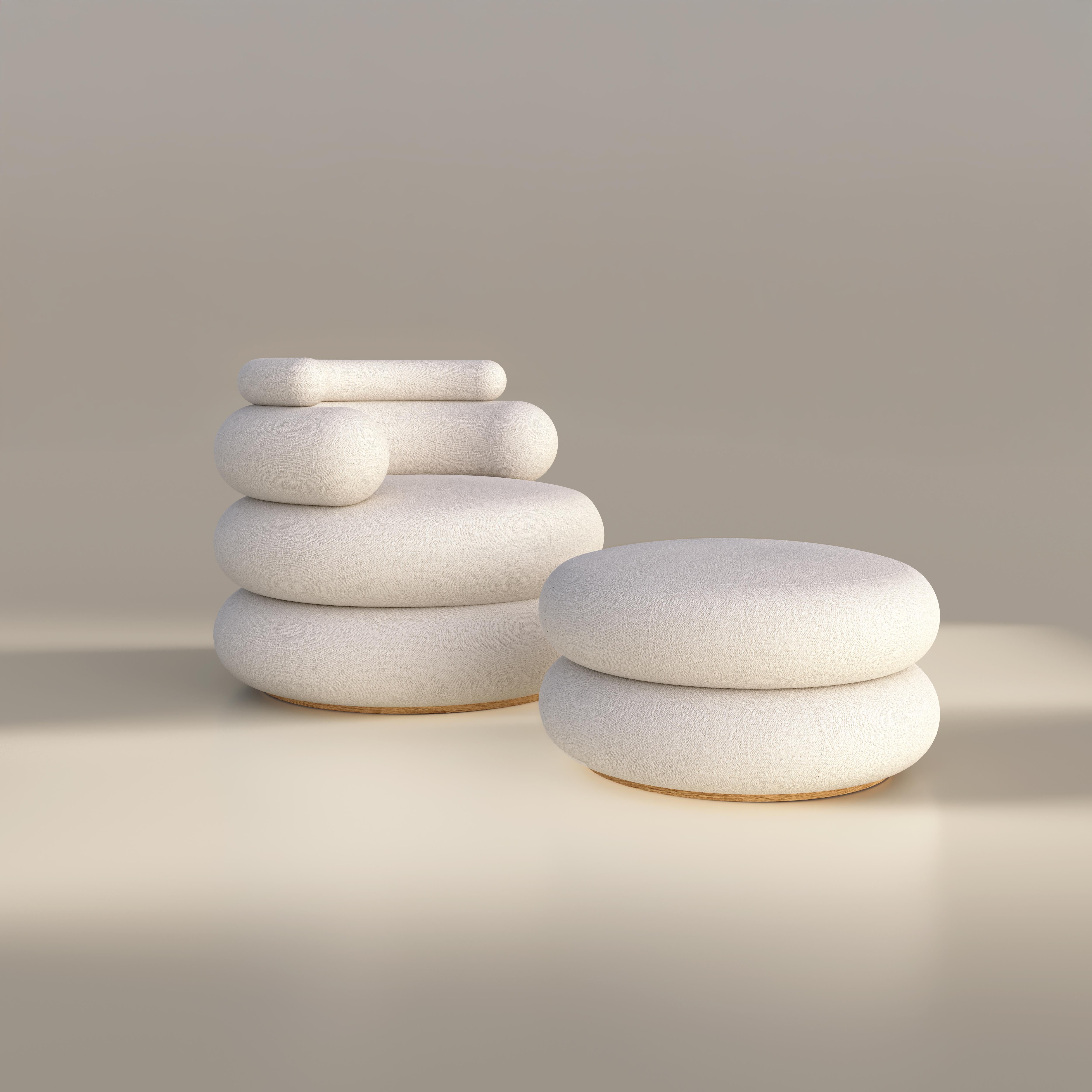 2er set levante sessel und osmane by Francesco Zonca
Nummerierte und signierte Serie
Abmessungen: T 85 x B 90 x H 71,5 cm,
T 70 x B 70 x H 38,5 cm.
MATERIALIEN: Loro Piana Interiors Stoff.

Die Eleganz der 