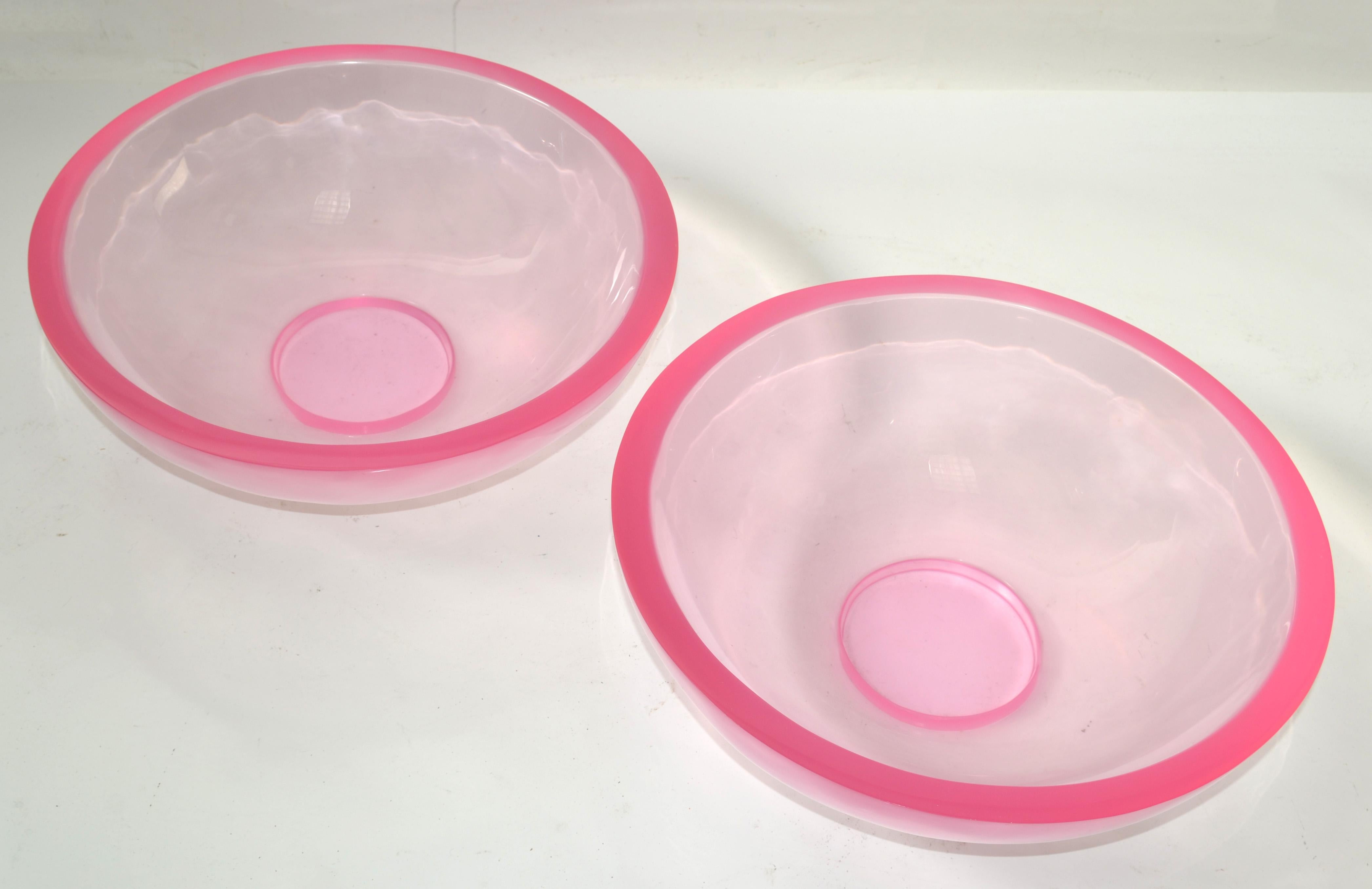 Set of 2 Light Pink Large Polished Fiberglass Bowls Space Age Op Art In Good Condition For Sale In Miami, FL