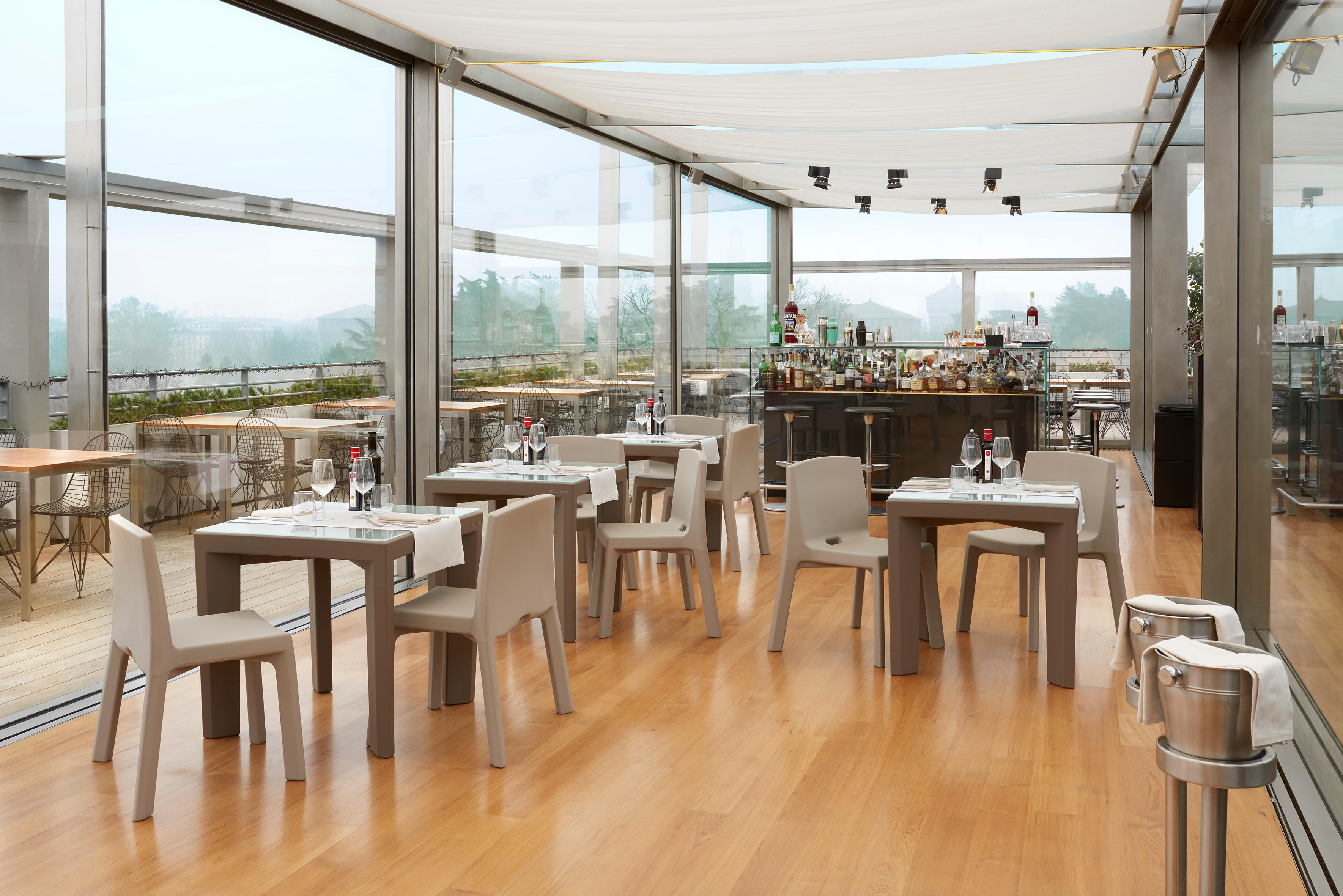 Set di 2 sedie Q4 verde lime di Jorge Najera In condizioni Nuovo in vendita a Geneve, CH