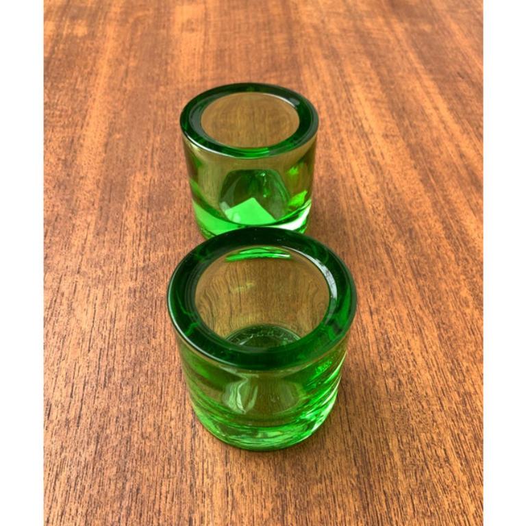 Seltene, nicht mehr erhältliche Farbe. Sammlerstück. Dieses Stück ist mit einem Zuordnungszeichen versehen.

Zusätzliche Informationen:
MATERIALIEN: Glas
Zeitraum: 2000 - 2009
Marke: Iittala
Herkunftsland: Finnland
Farbe: Grün
Artikel Typ: Vintage,