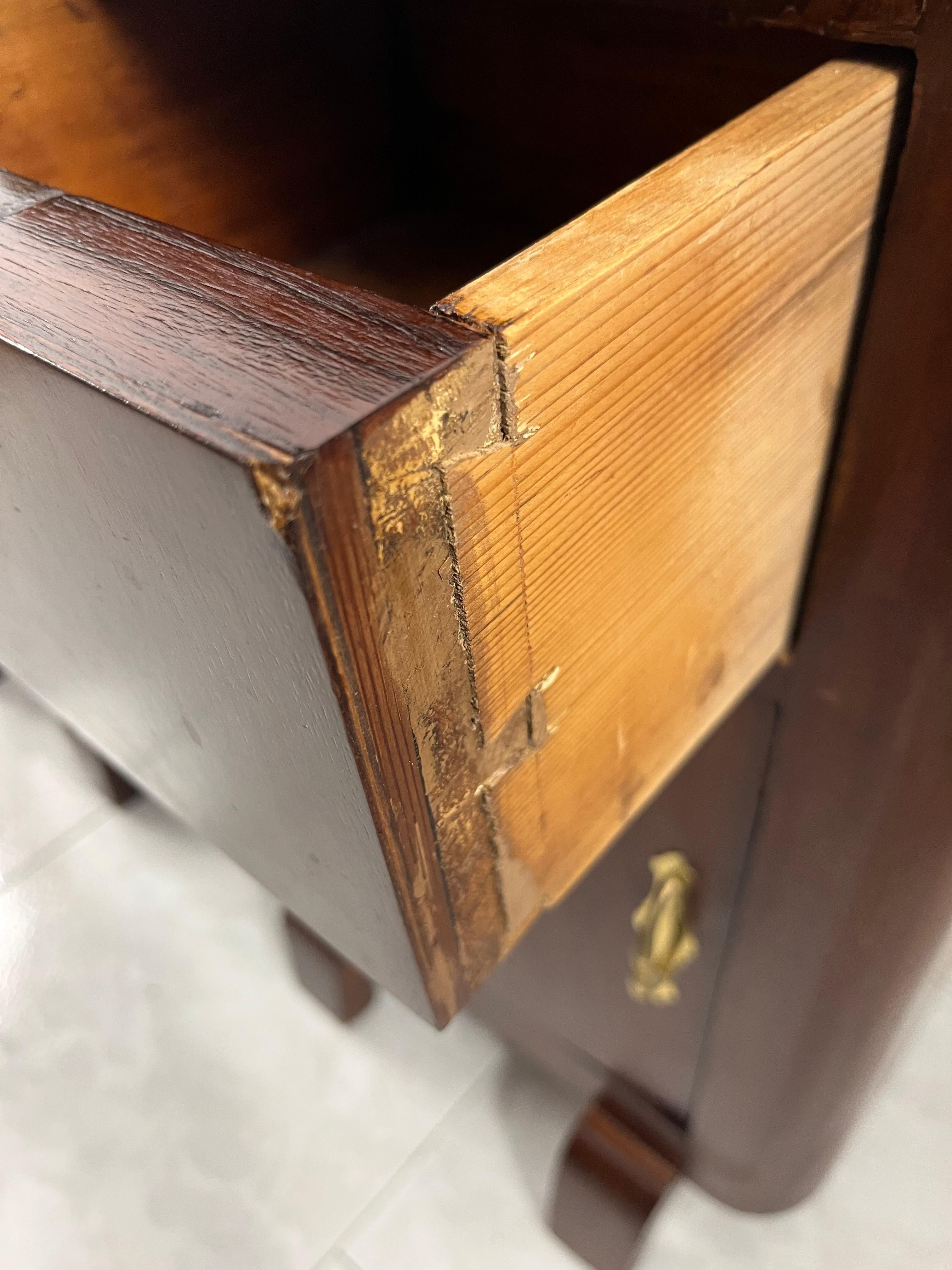 Set of 2 Little Mid-Century Italian Gray Marble Top Nightstands, 1940s For Sale 8