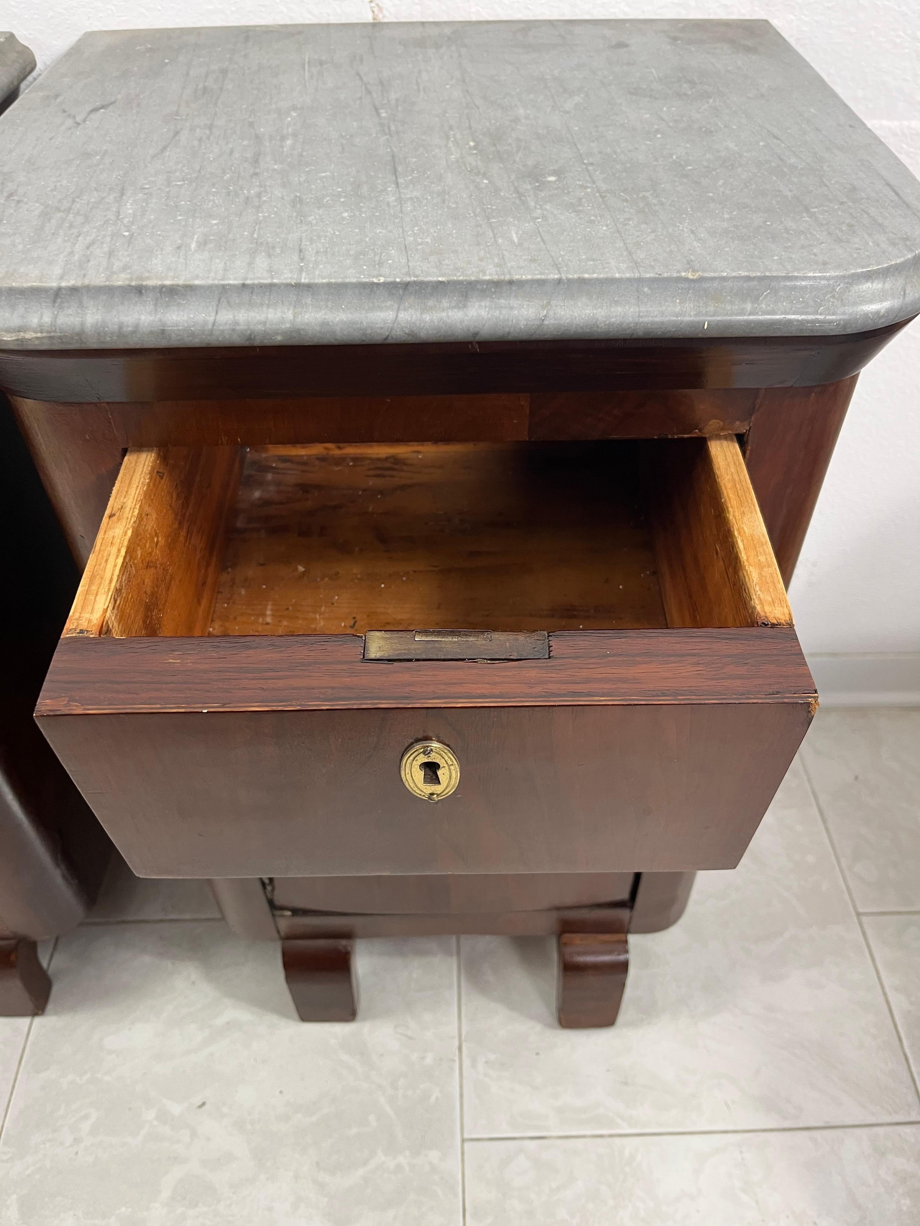 Set of 2 Little Mid-Century Italian Gray Marble Top Nightstands, 1940s For Sale 9