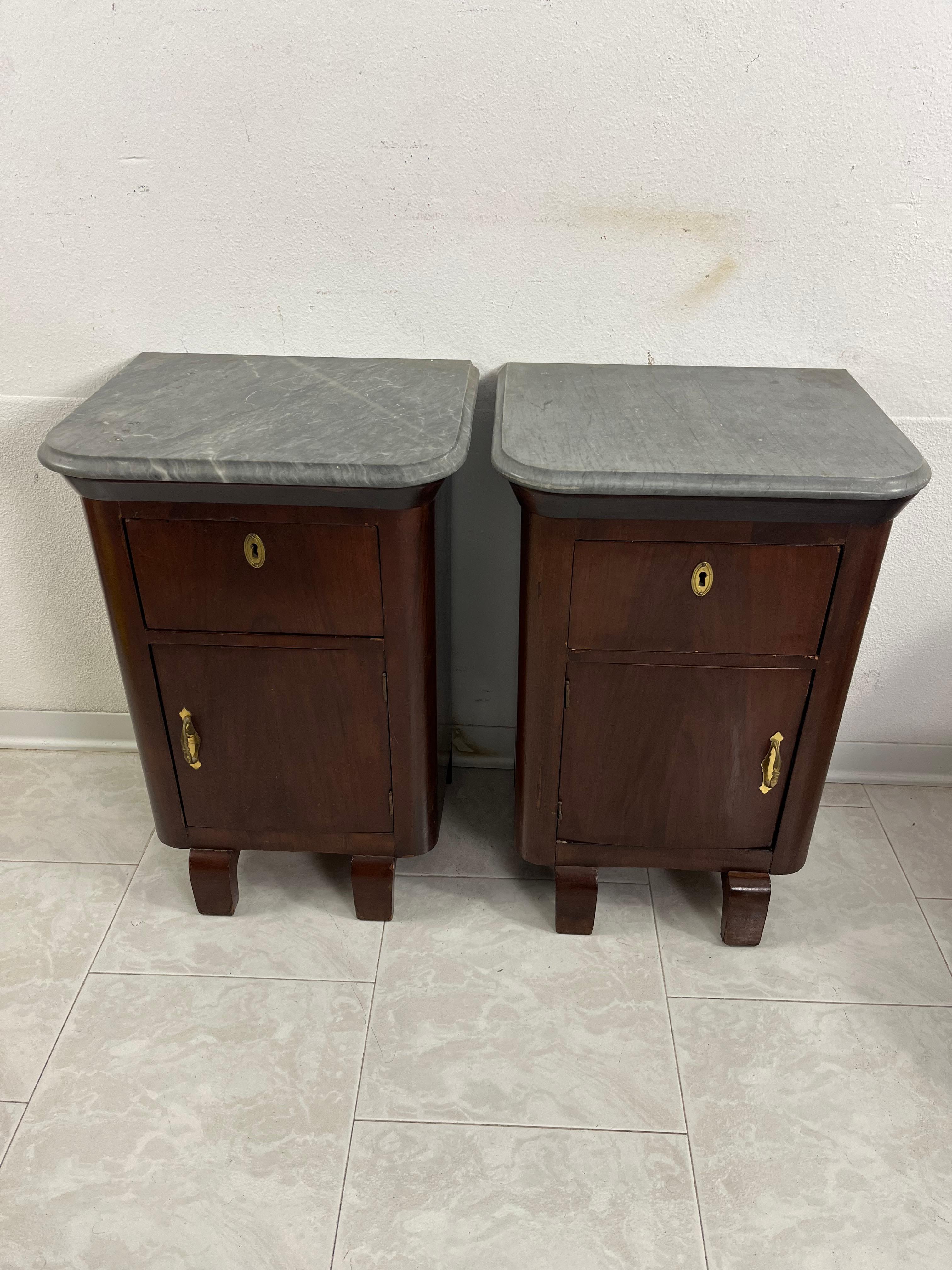 Set of 2 Little Mid-Century Italian Gray Marble Top Nightstands, 1940s
Intact and in good condition.
Drawer on the front.
Found in a noble apartment in my city, Palermo.

We guarantee immediate shipping with adequate packaging and a trusted courier.