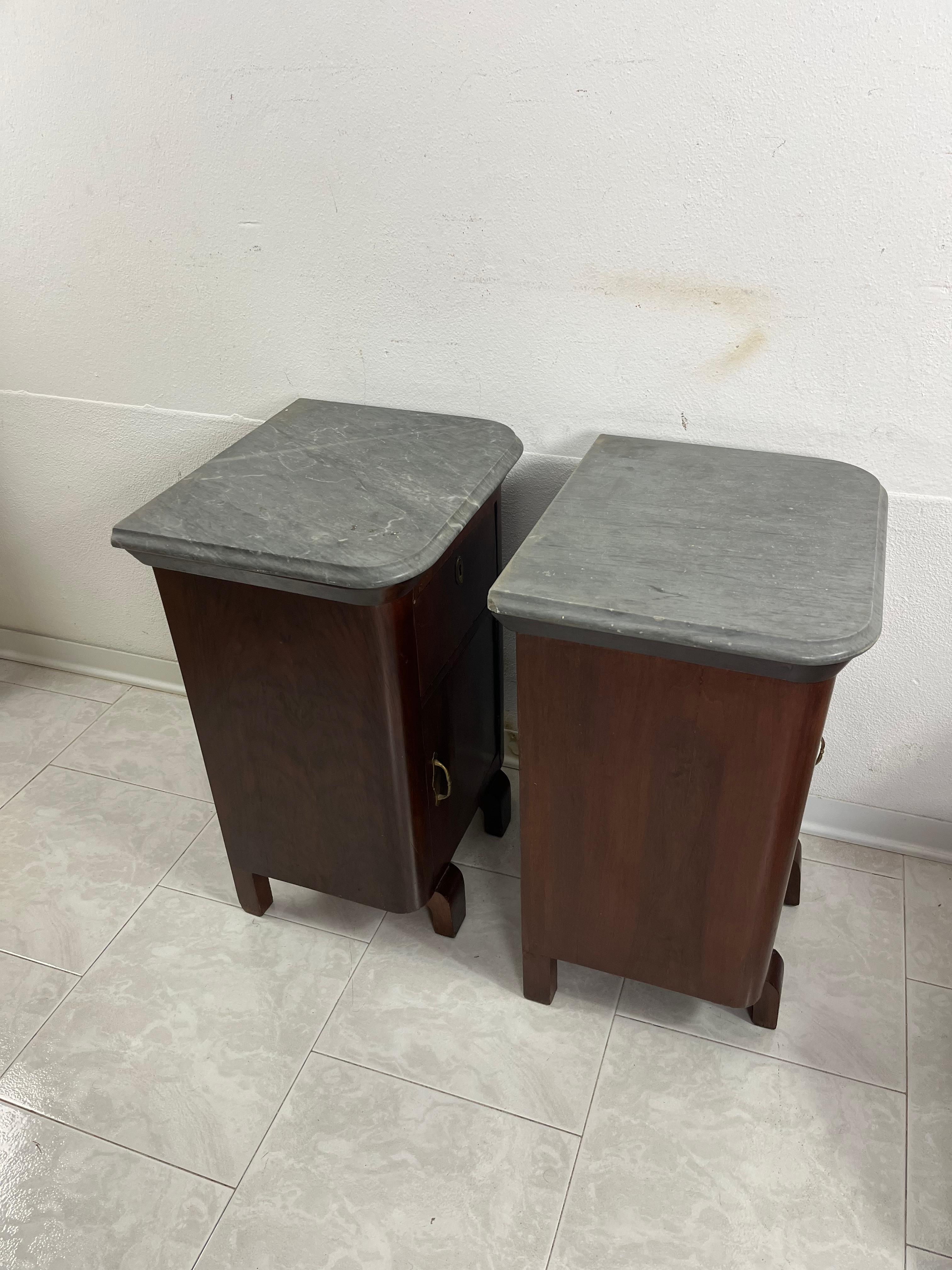 Set of 2 Little Mid-Century Italian Gray Marble Top Nightstands, 1940s For Sale 1