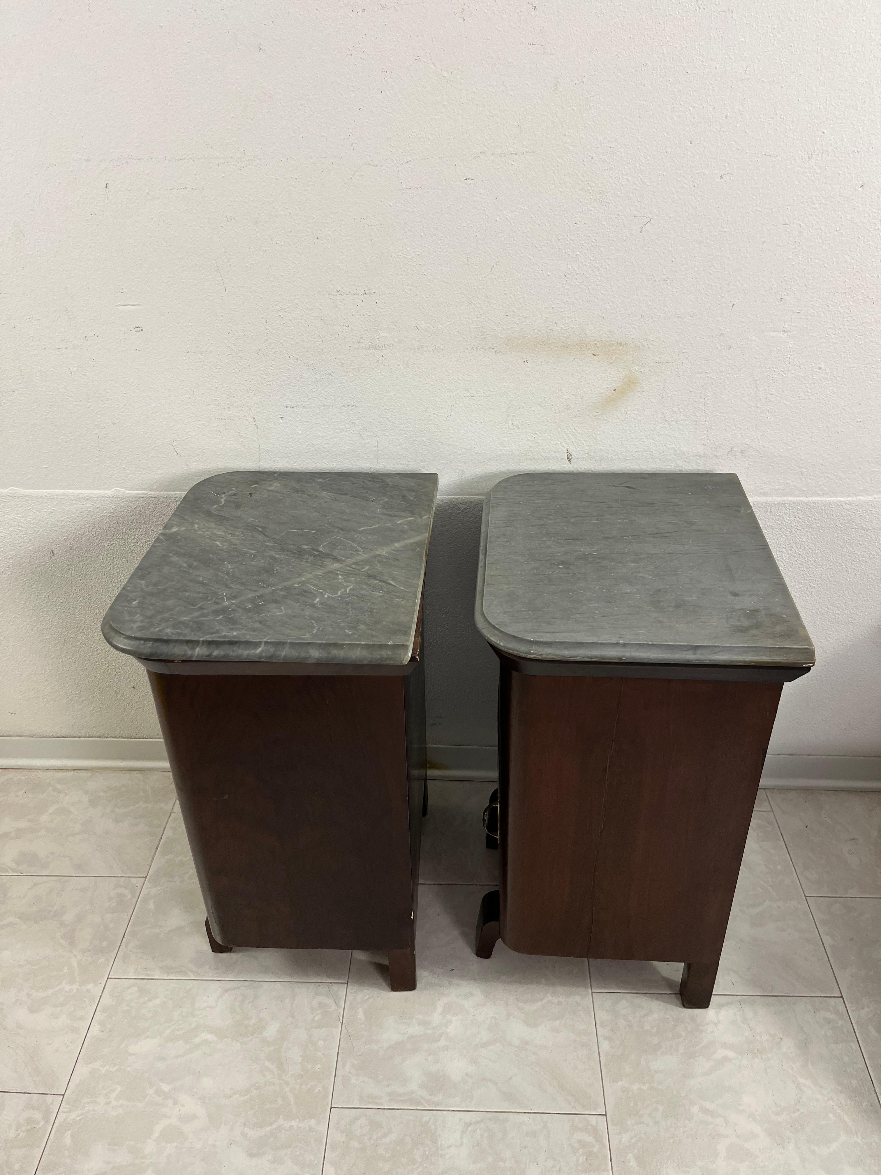 Set of 2 Little Mid-Century Italian Gray Marble Top Nightstands, 1940s For Sale 3