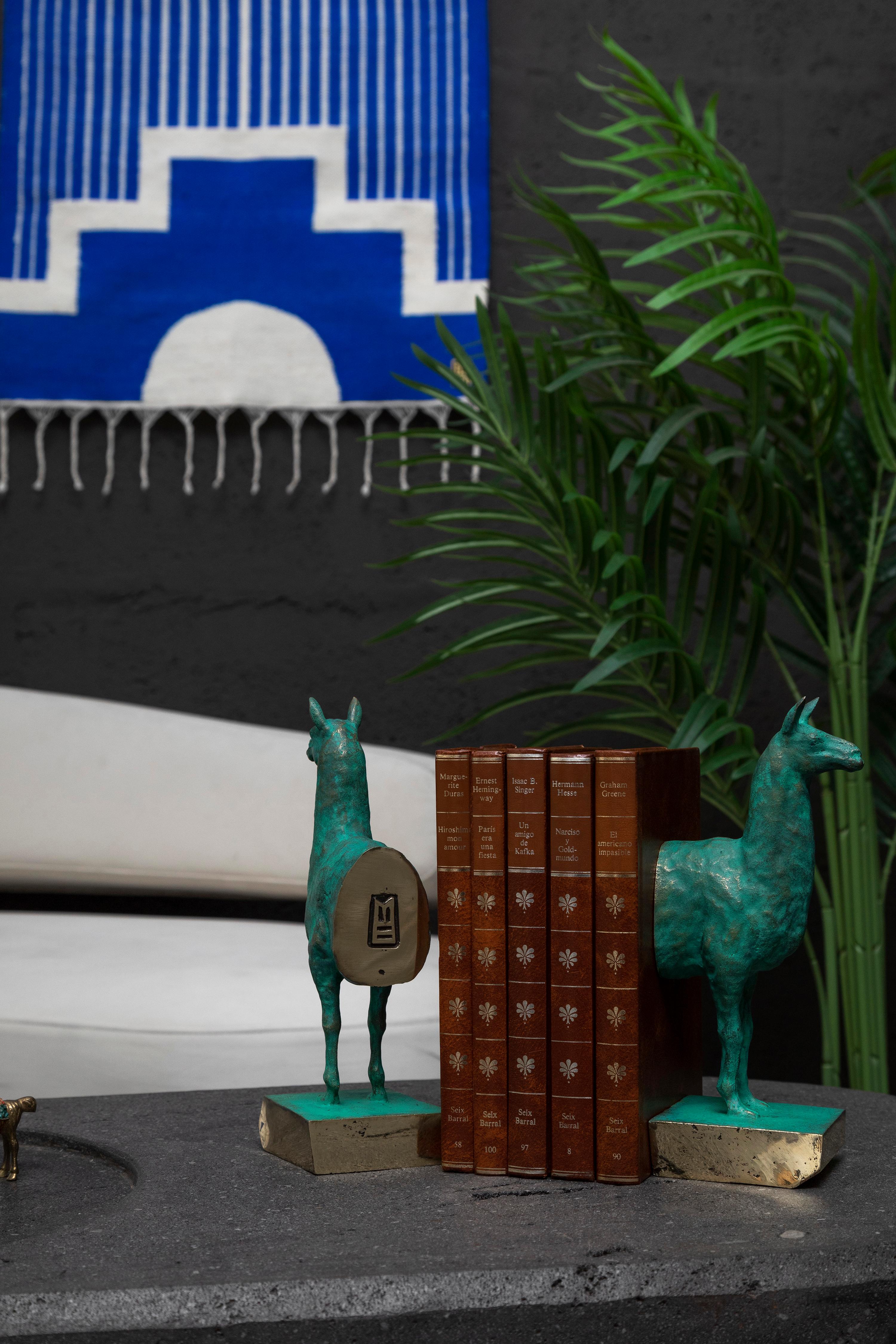 Set Of 2 Llamas Bookends in Verdigris Patinated Bronze by Estudio Andean For Sale 5