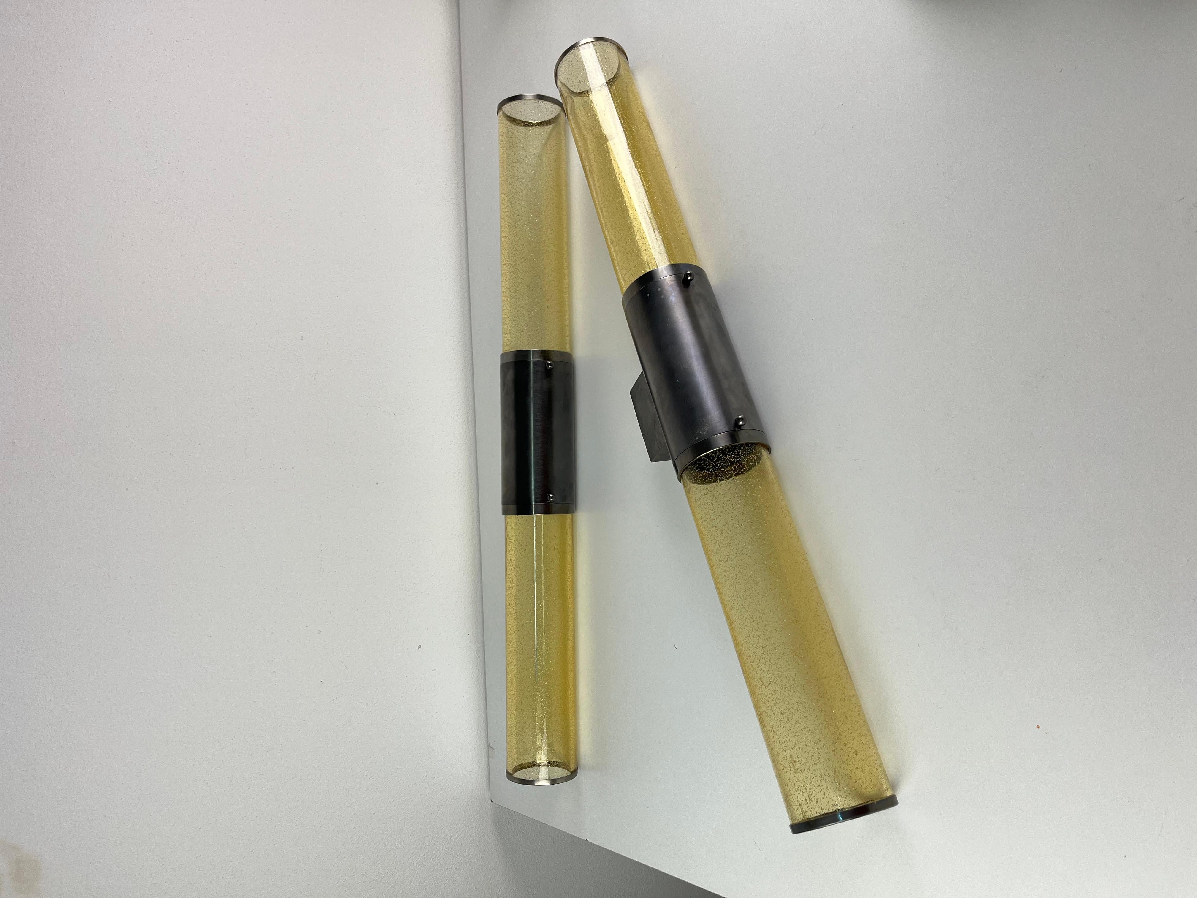 Satz von 2 langen, doppelflammigen Wandleuchten aus Murano-Glas und Stahl, 1980er Jahre (Italienisch) im Angebot