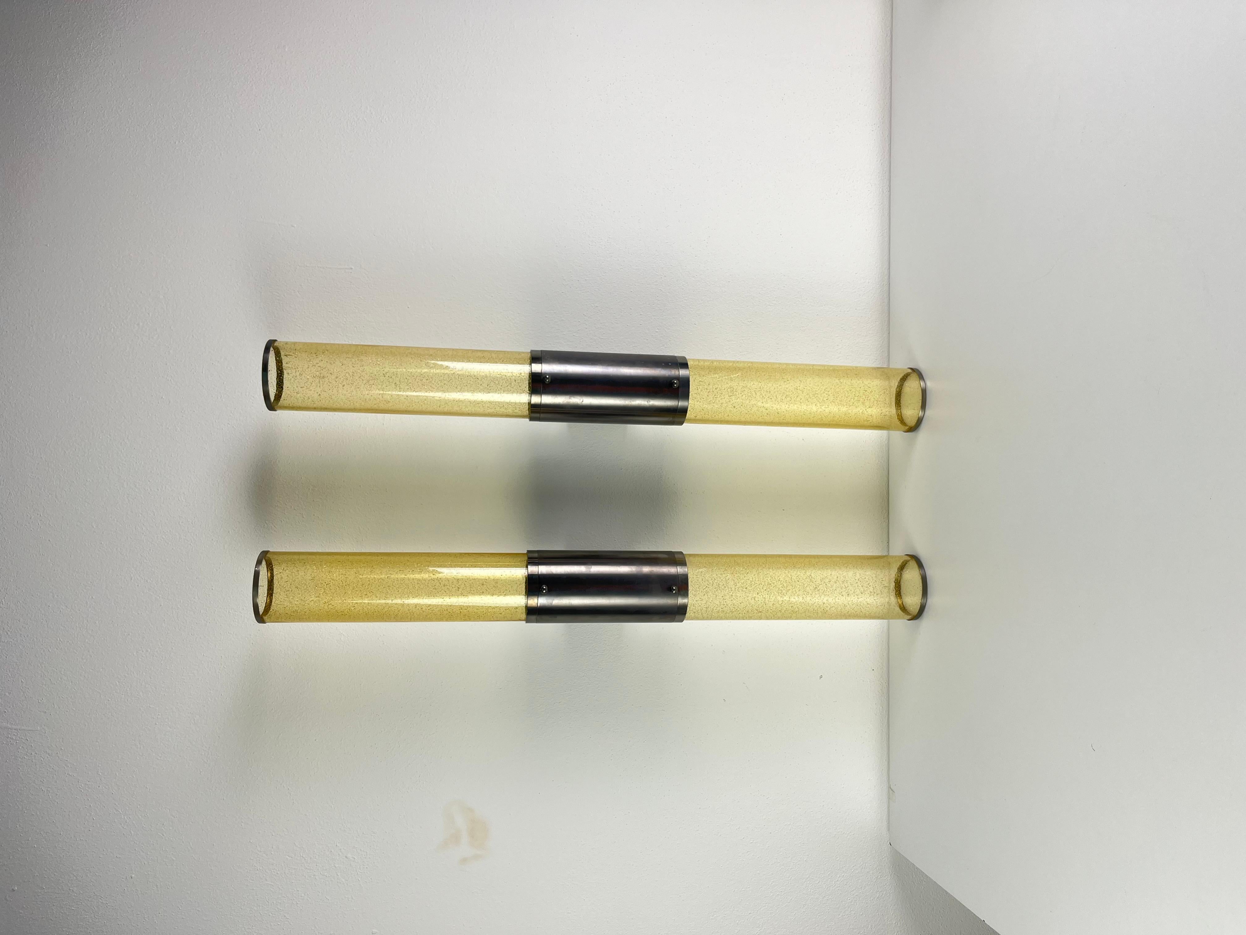 Satz von 2 langen, doppelflammigen Wandleuchten aus Murano-Glas und Stahl, 1980er Jahre (Ende des 20. Jahrhunderts) im Angebot
