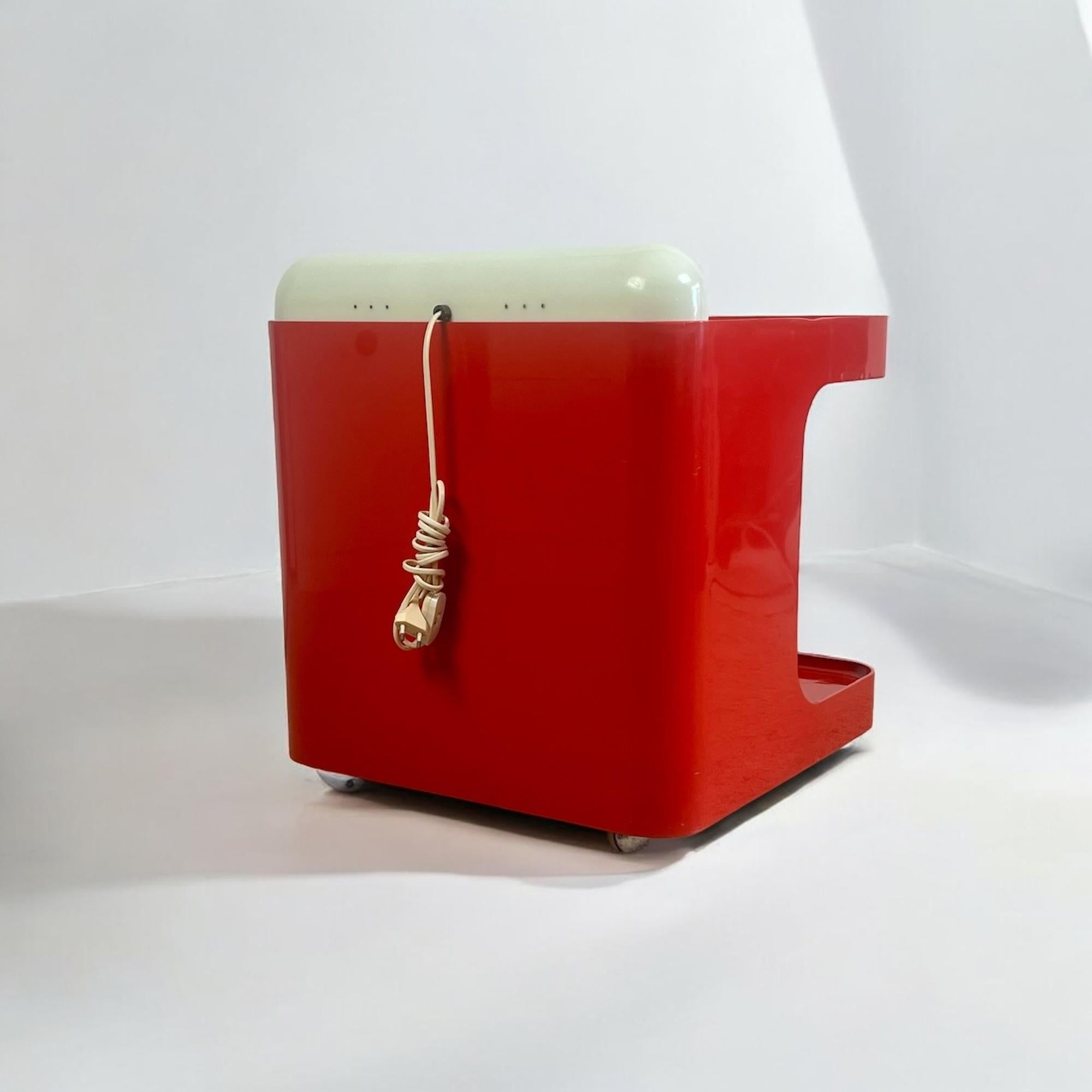 Set of 2 Longato 'Game' Bar Carts / Side Tables in Red with integrated Lights 1