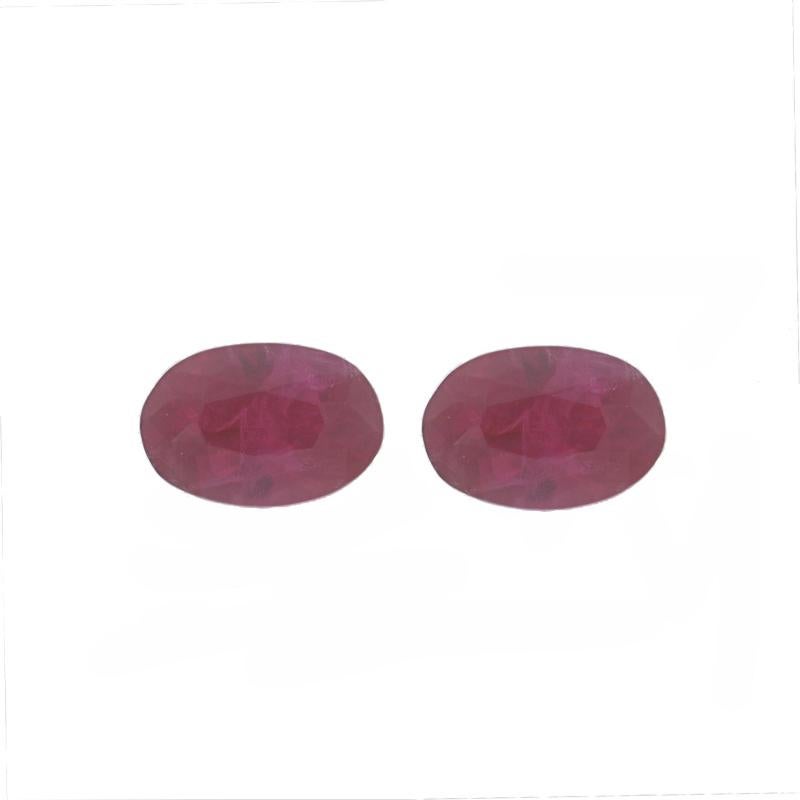 Trattamento: Riscaldamento
Carati totali: .84ctw
Taglio: Ovale
Colore: rosso

Misure
Stone 1 (mm): 5,77 x 3,91 x 2,56
Stone 2 (mm): 5.70 x 3.86 x 2.37

Condizione: Nuovo 