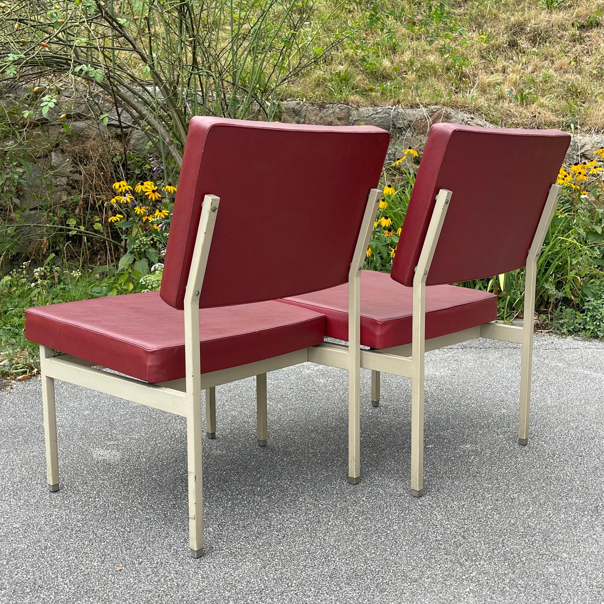 Set of 2 Lounge Chairs and Coffee Table by Anonima Castelli Italy 1950s For Sale 3