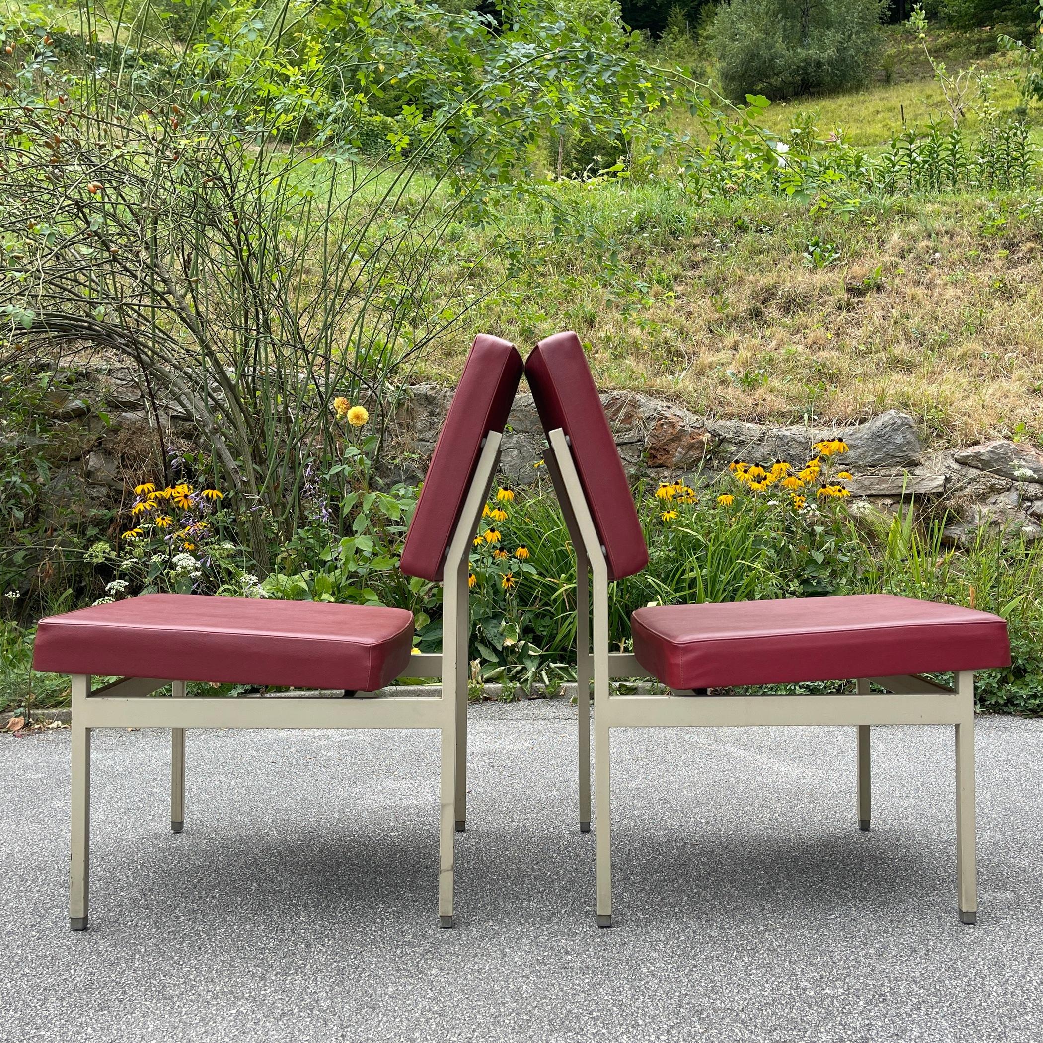Set of 2 Lounge Chairs and Coffee Table by Anonima Castelli Italy 1950s For Sale 7
