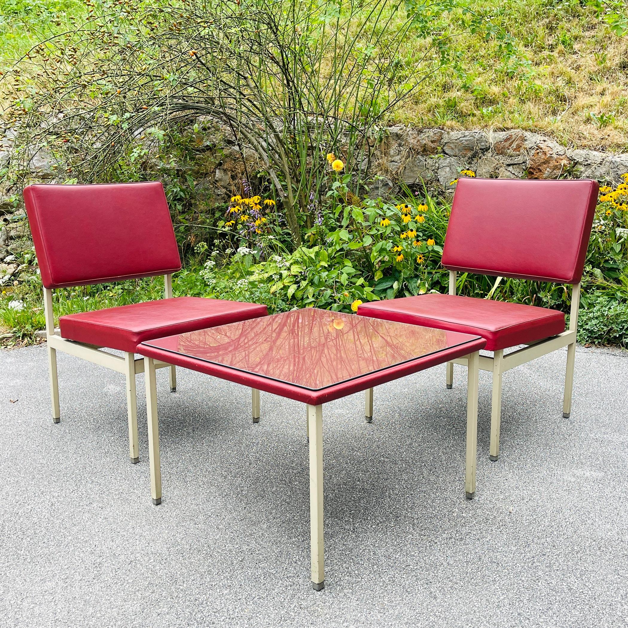Mid-Century Modern Ensemble de 2 chaises longues et table basses par Anonima Castelli, Italie, années 1950 en vente