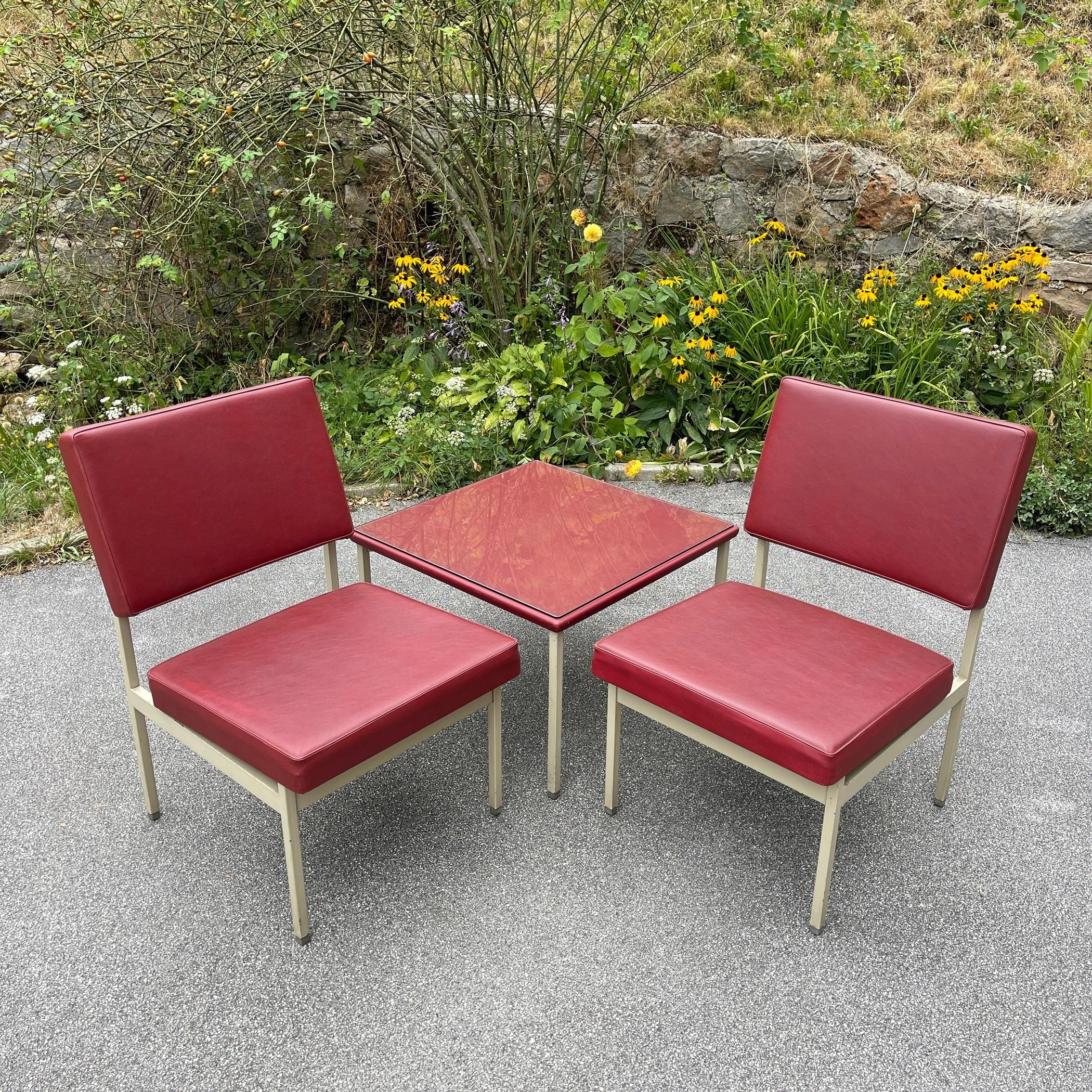 Italian Set of 2 Lounge Chairs and Coffee Table by Anonima Castelli Italy 1950s For Sale