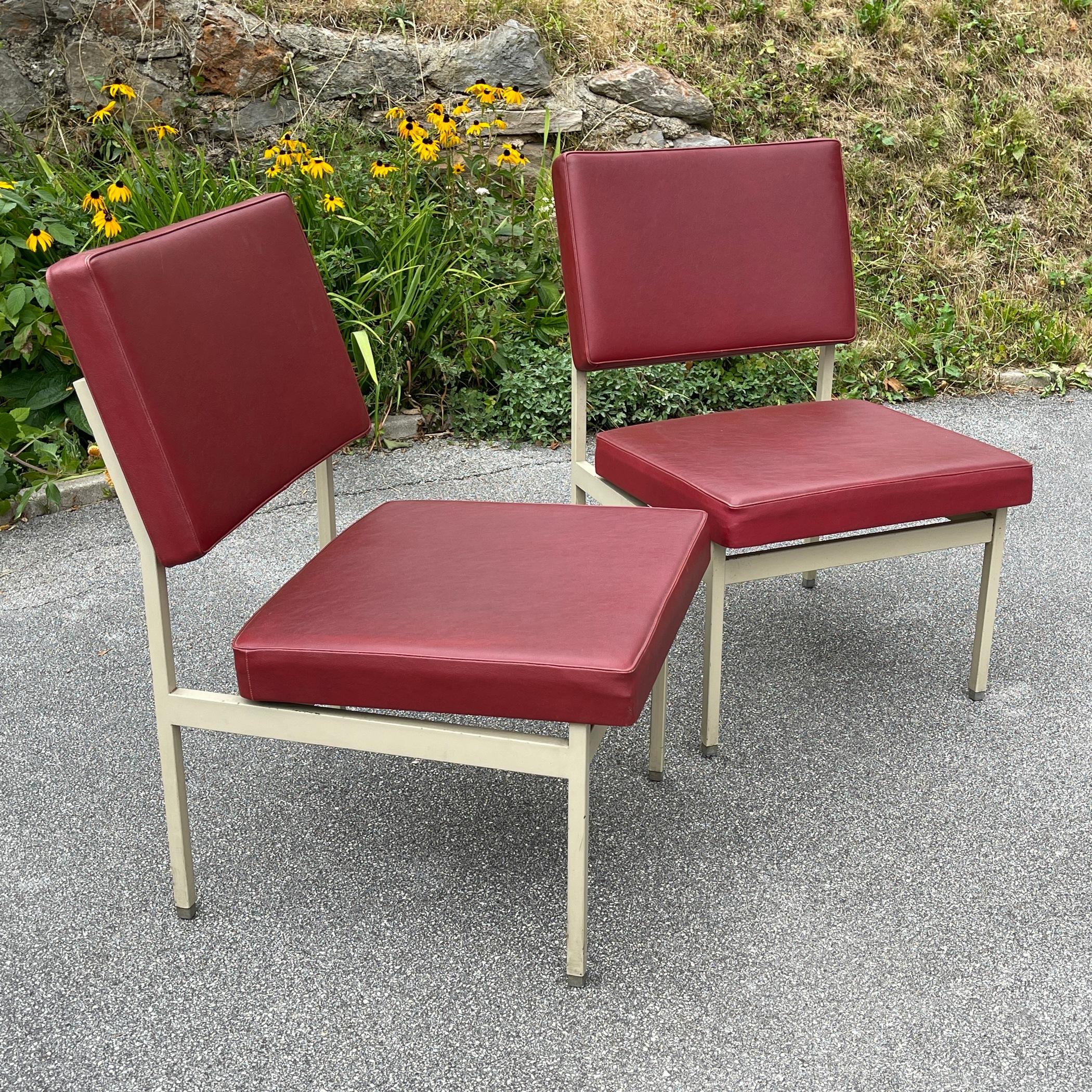 Set of 2 Lounge Chairs and Coffee Table by Anonima Castelli Italy 1950s In Good Condition For Sale In Miklavž Pri Taboru, SI