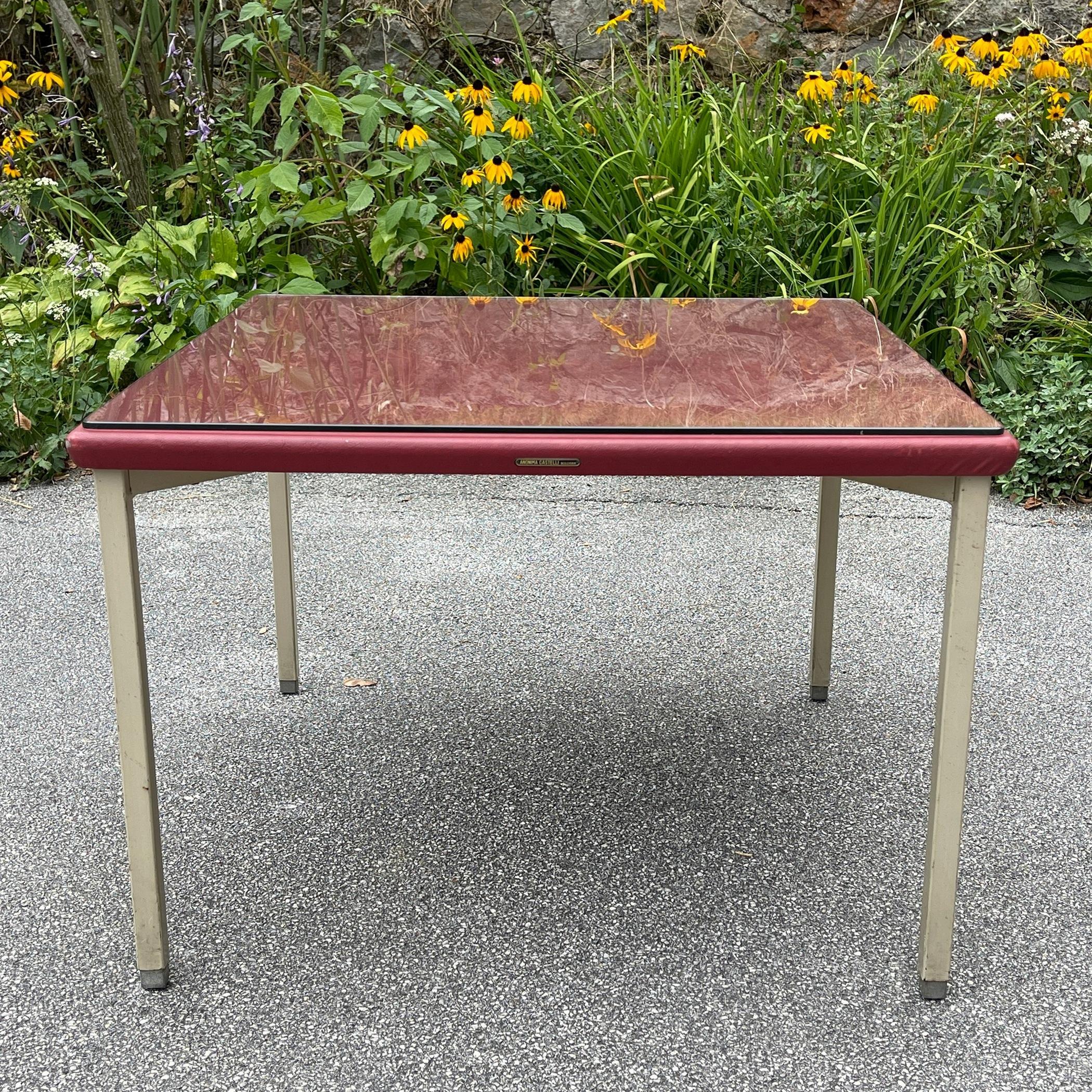 20ième siècle Ensemble de 2 chaises longues et table basses par Anonima Castelli, Italie, années 1950 en vente