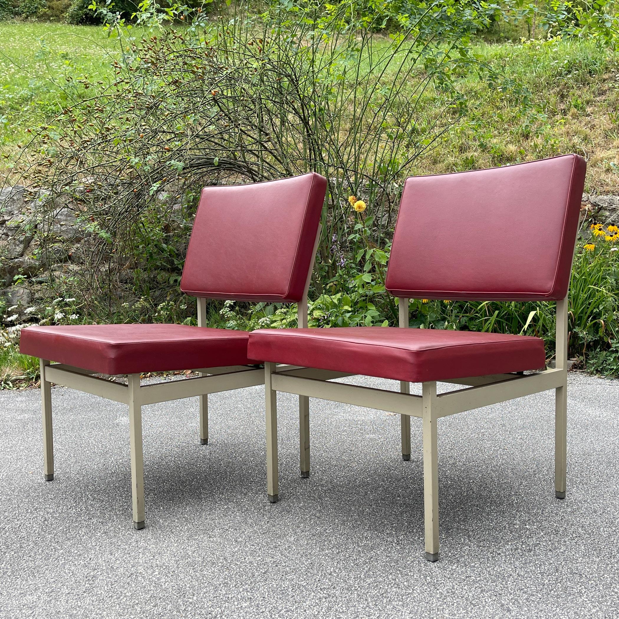 Set of 2 Lounge Chairs and Coffee Table by Anonima Castelli Italy 1950s For Sale 2