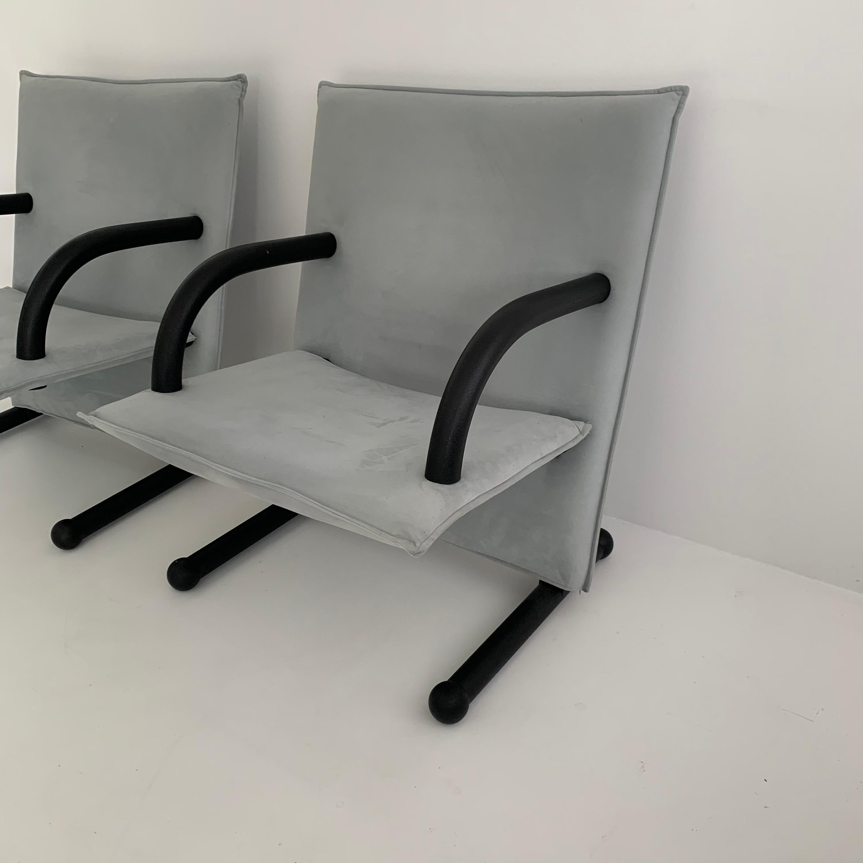 Italian Set of 2 Lounge Chairs Burkhard Vogtherr for Arflex T-Line, 1980’s For Sale